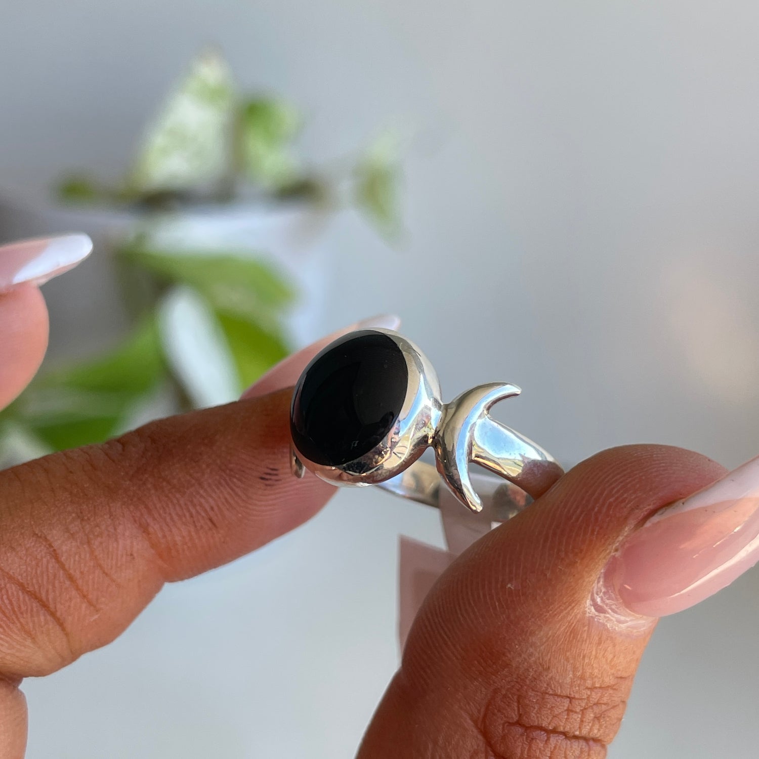 Black Shell Triple Moon Ring Sz8