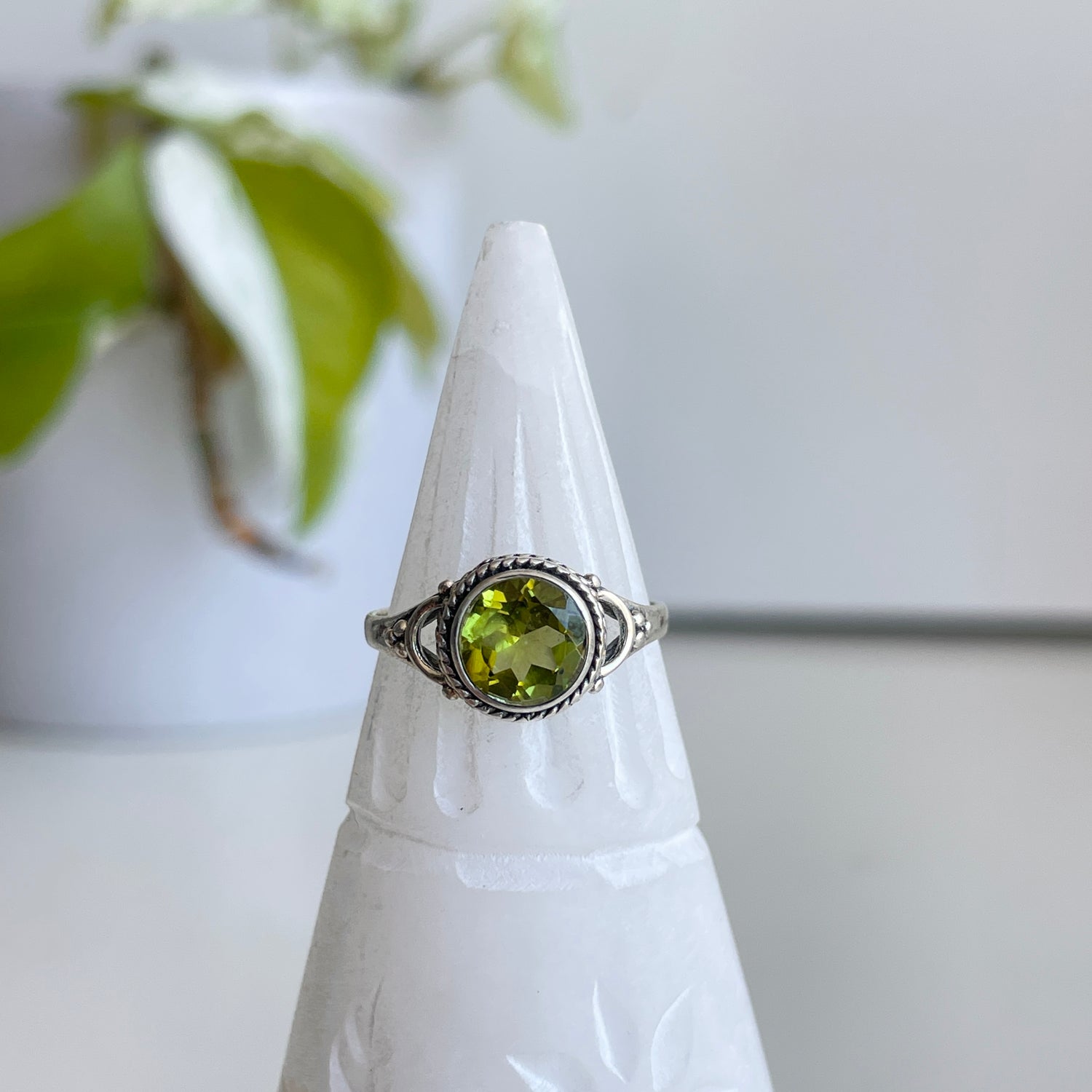 Peridot Round Ring Sz7