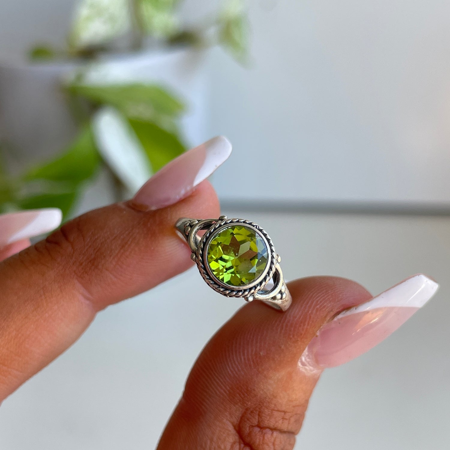 Peridot Round Ring Sz7