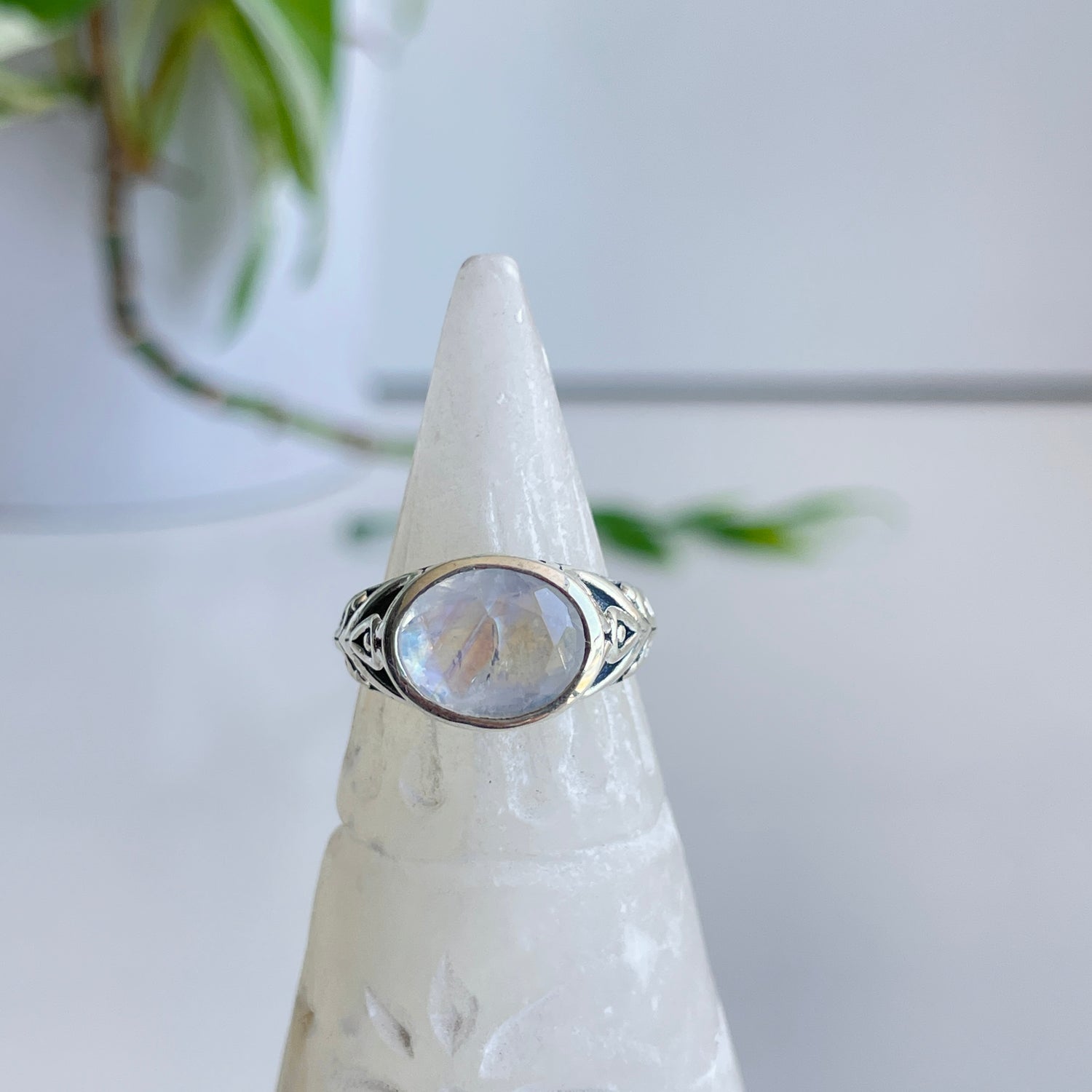Moonstone Oval Ring Sz6