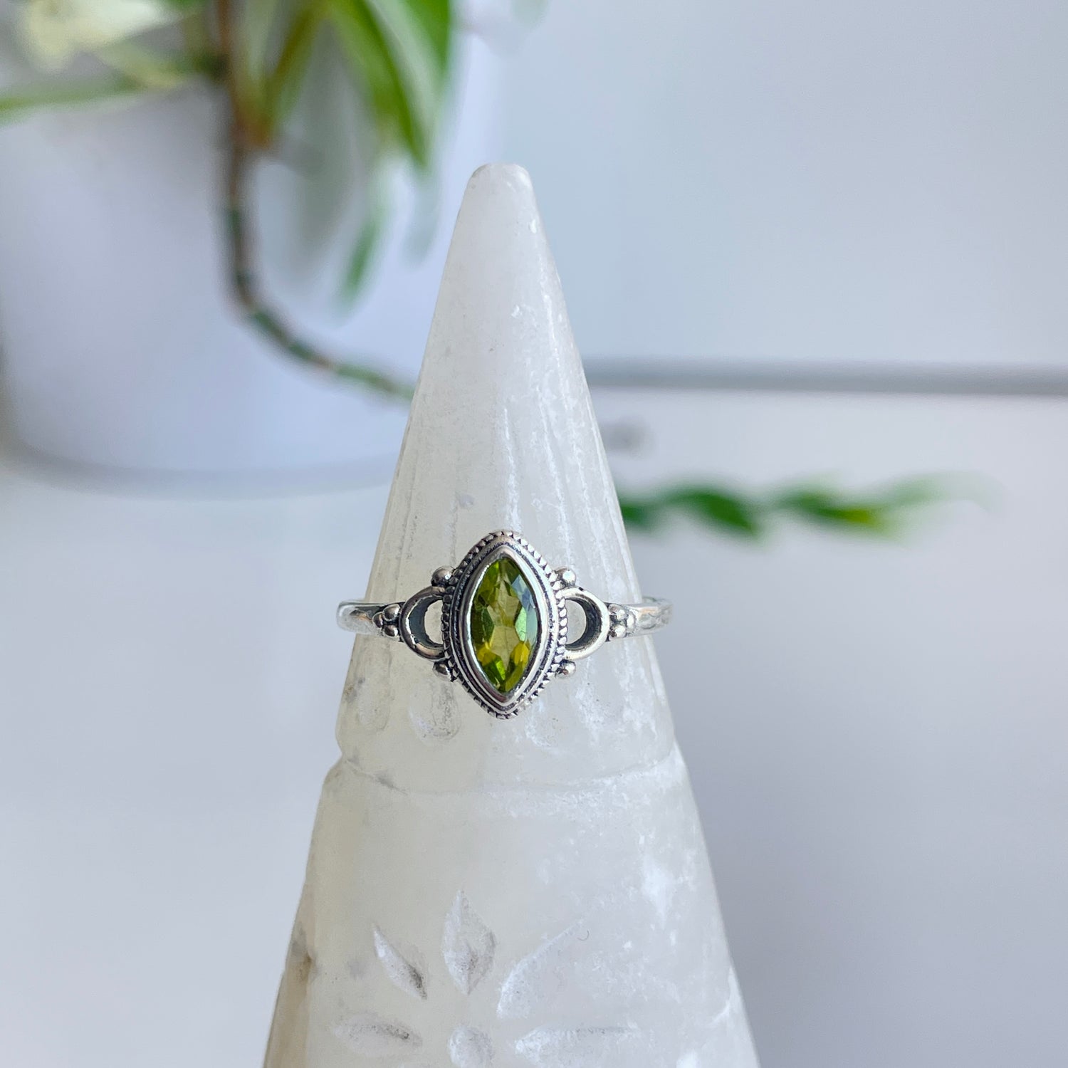 Peridot Marquise Ring Sz8