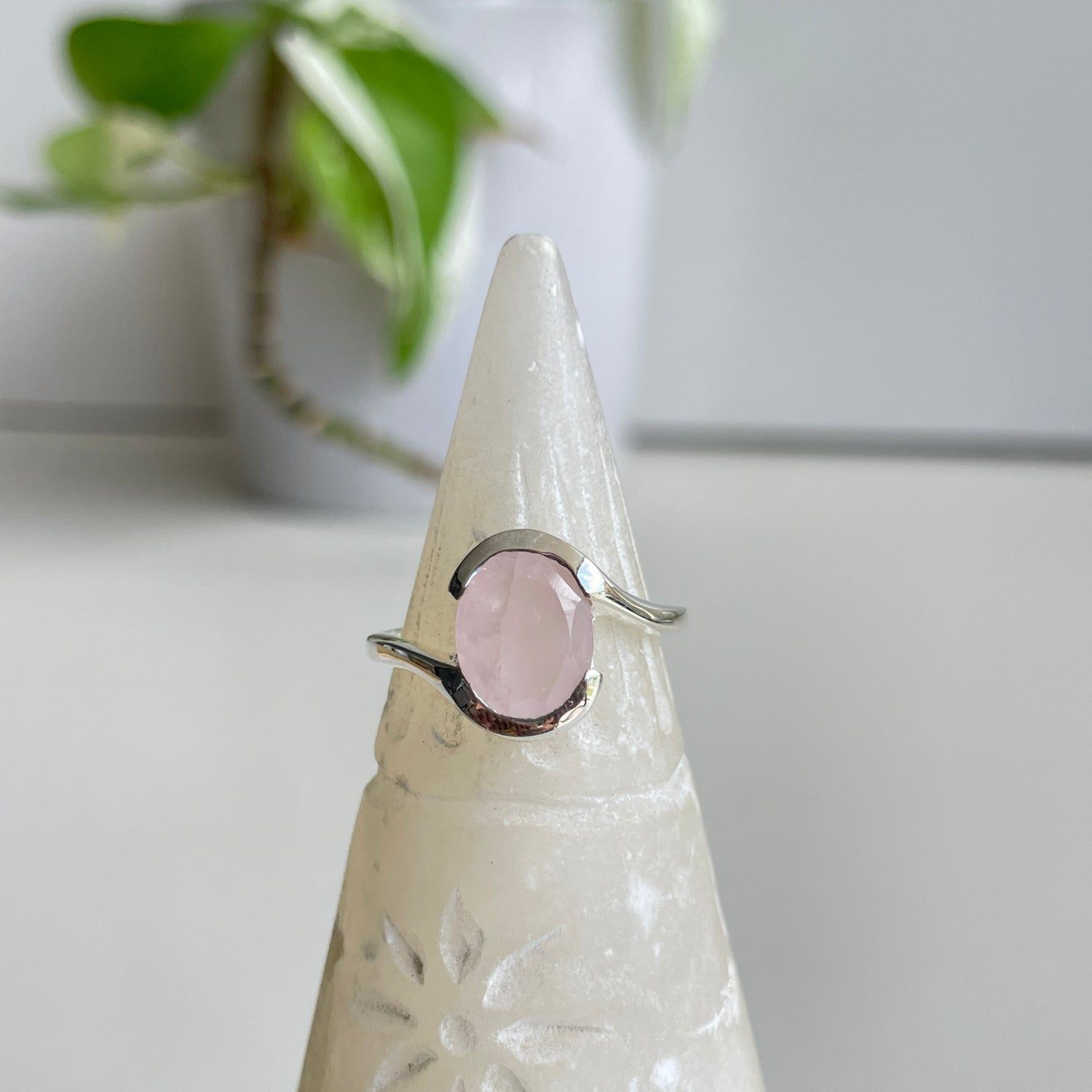 Rose Quartz Oval Ring