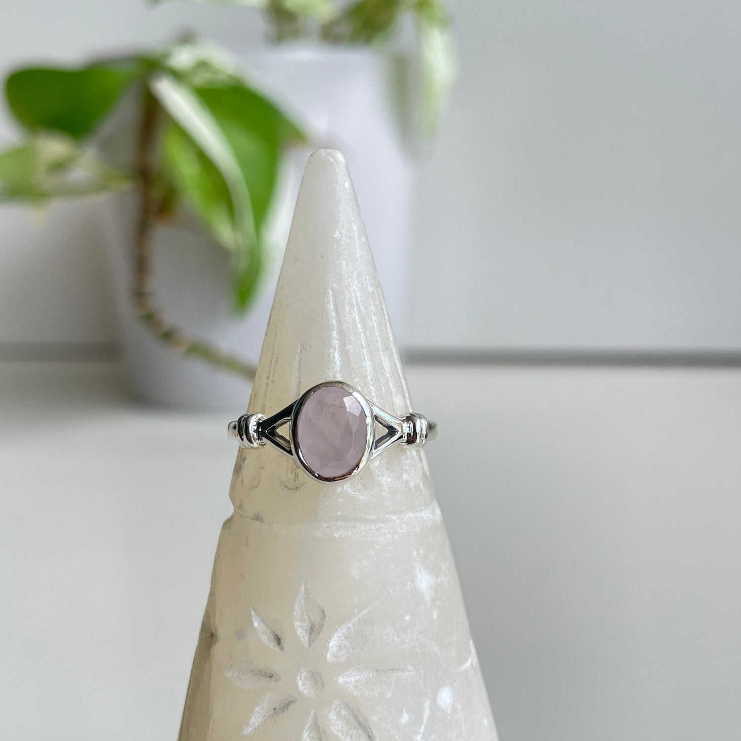 Rose Quartz Oval Ring