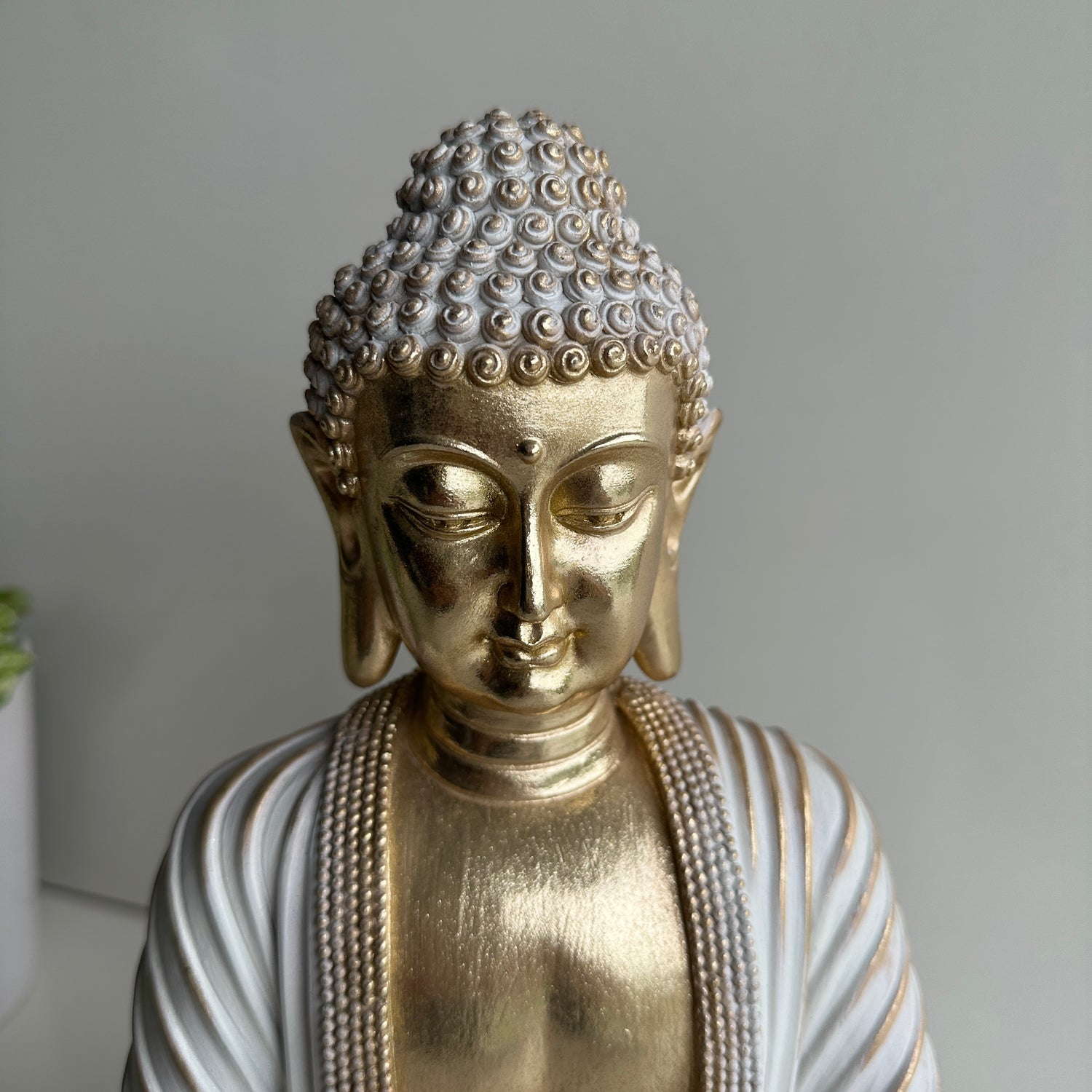 Rulai Buddha White And Gold  budrswlg