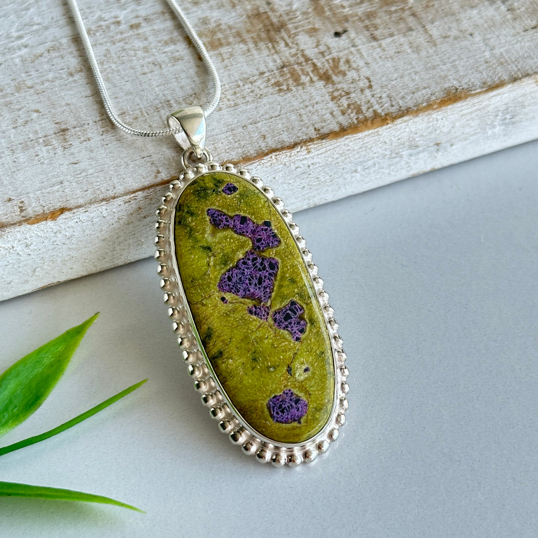 Stitchtite With Serpentine Oval Pendant