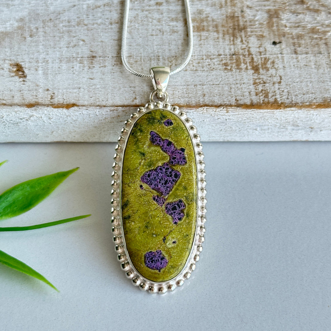 Stitchtite With Serpentine Oval Pendant