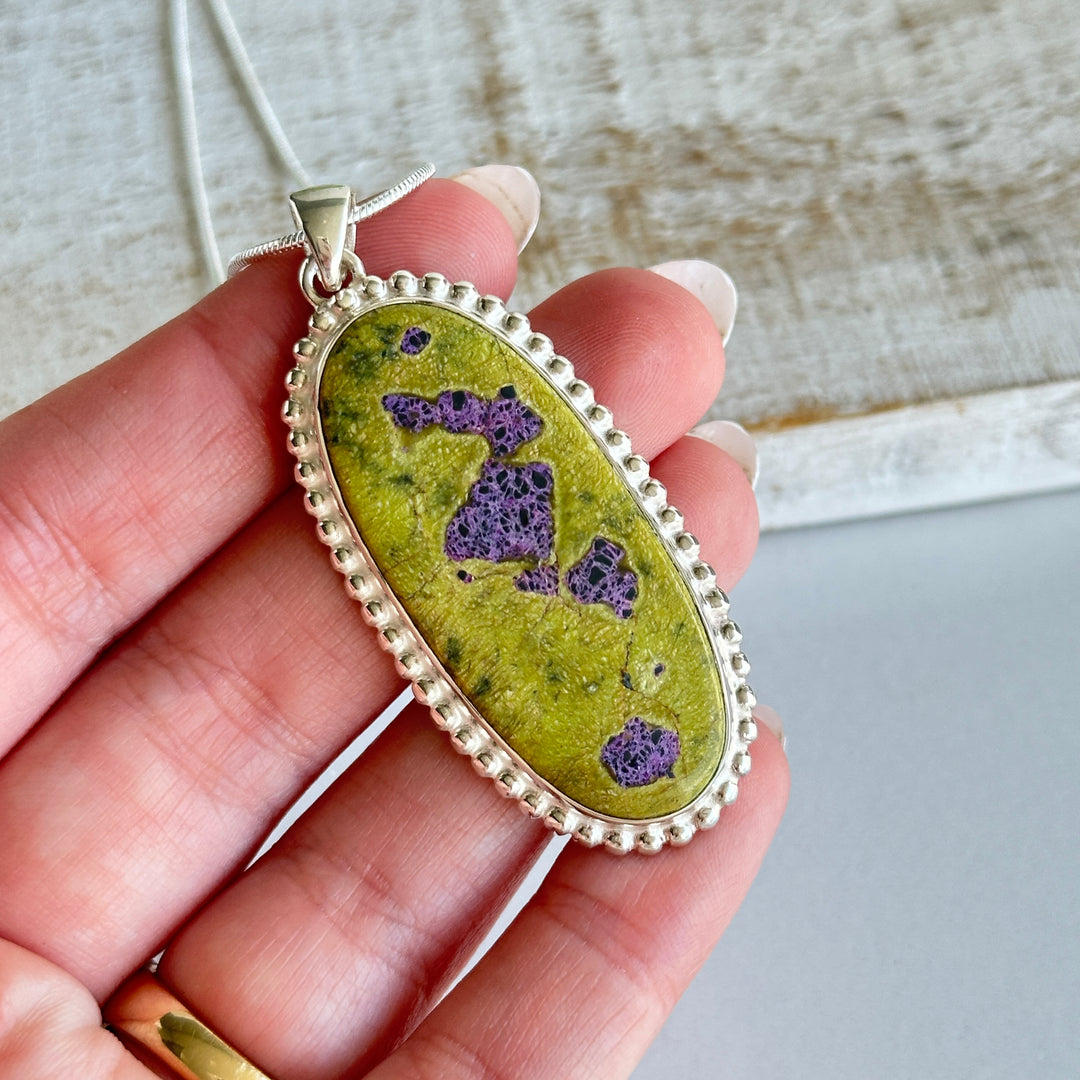 Stitchtite With Serpentine Oval Pendant