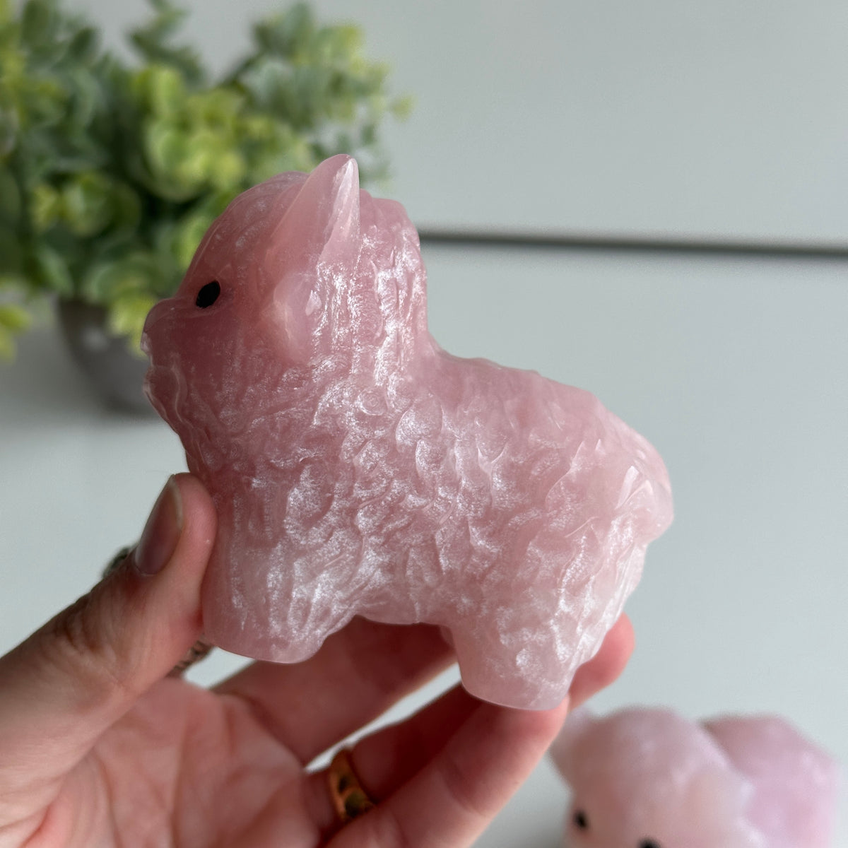 Rose Quartz Highland Cow 8cm