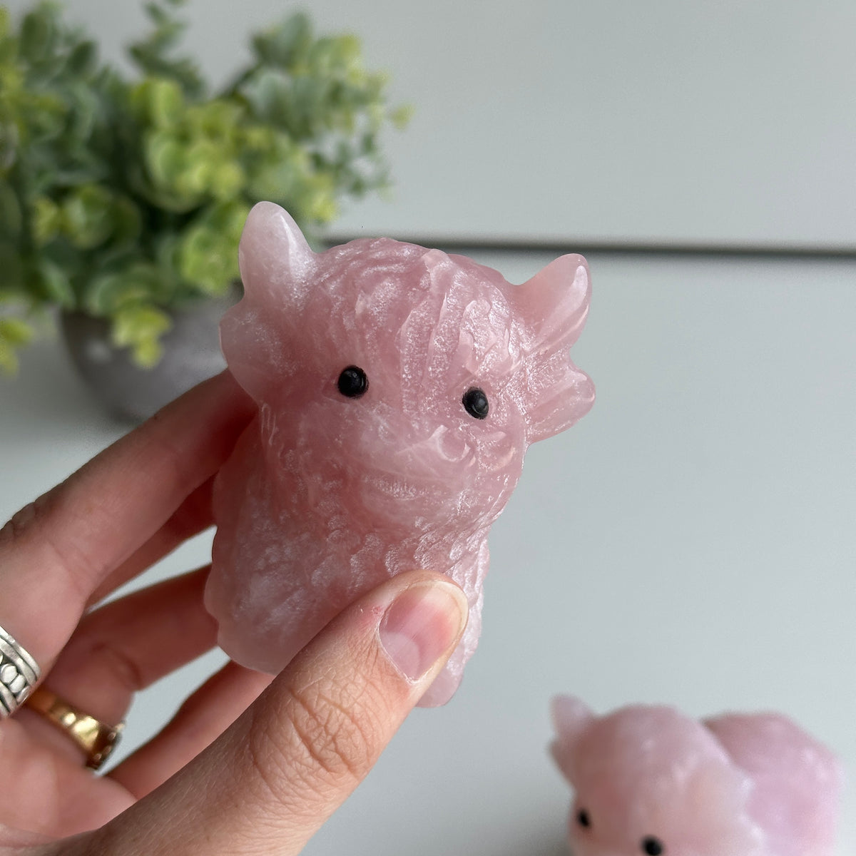 Rose Quartz Highland Cow 8cm