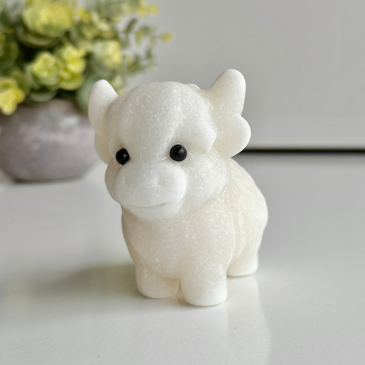 White Jade Highland Cow 8cm