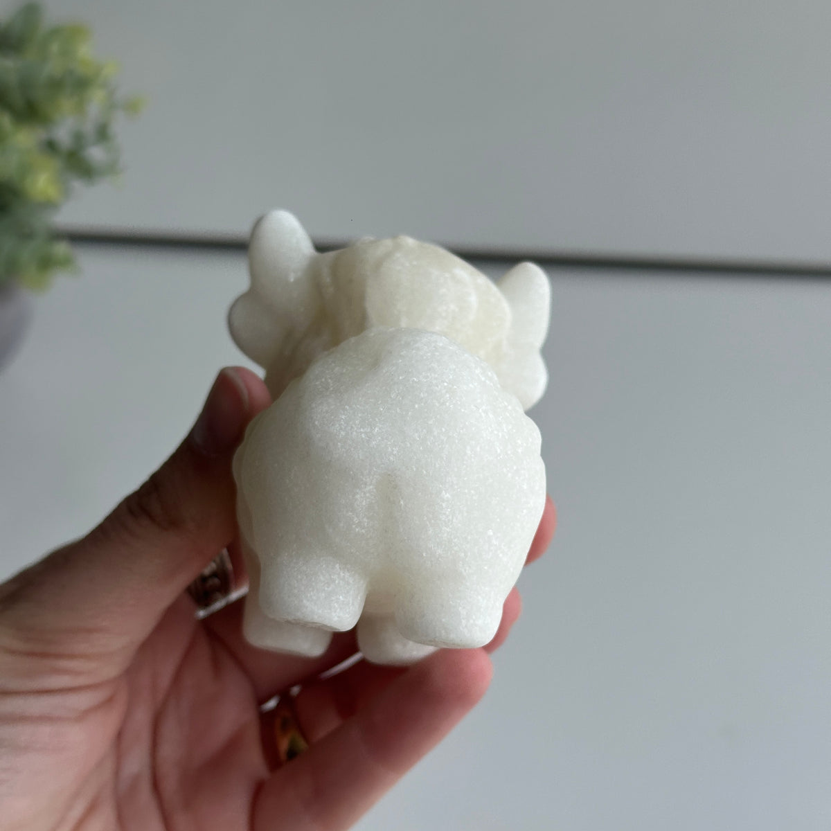 White Jade Highland Cow 8cm