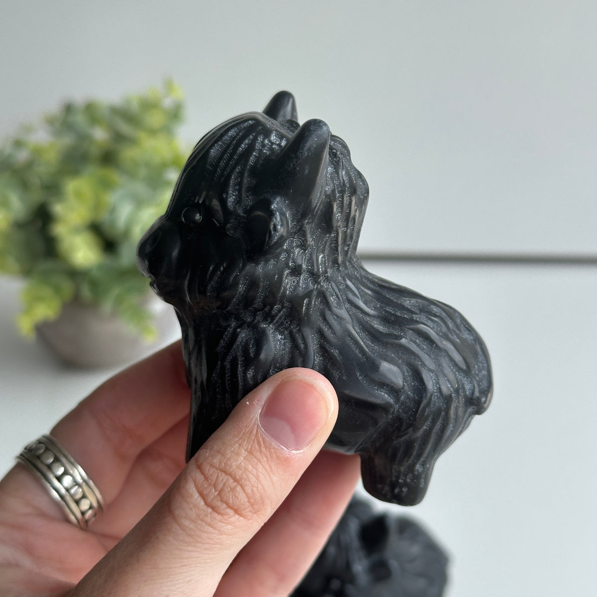 Black Obsidian Highland Cow 8cm