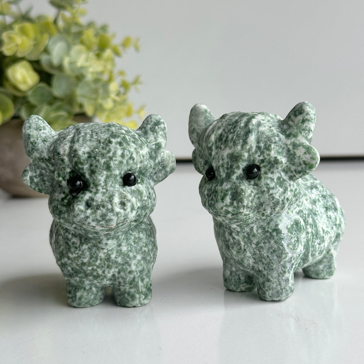 China Jade Highland Cow 8cm