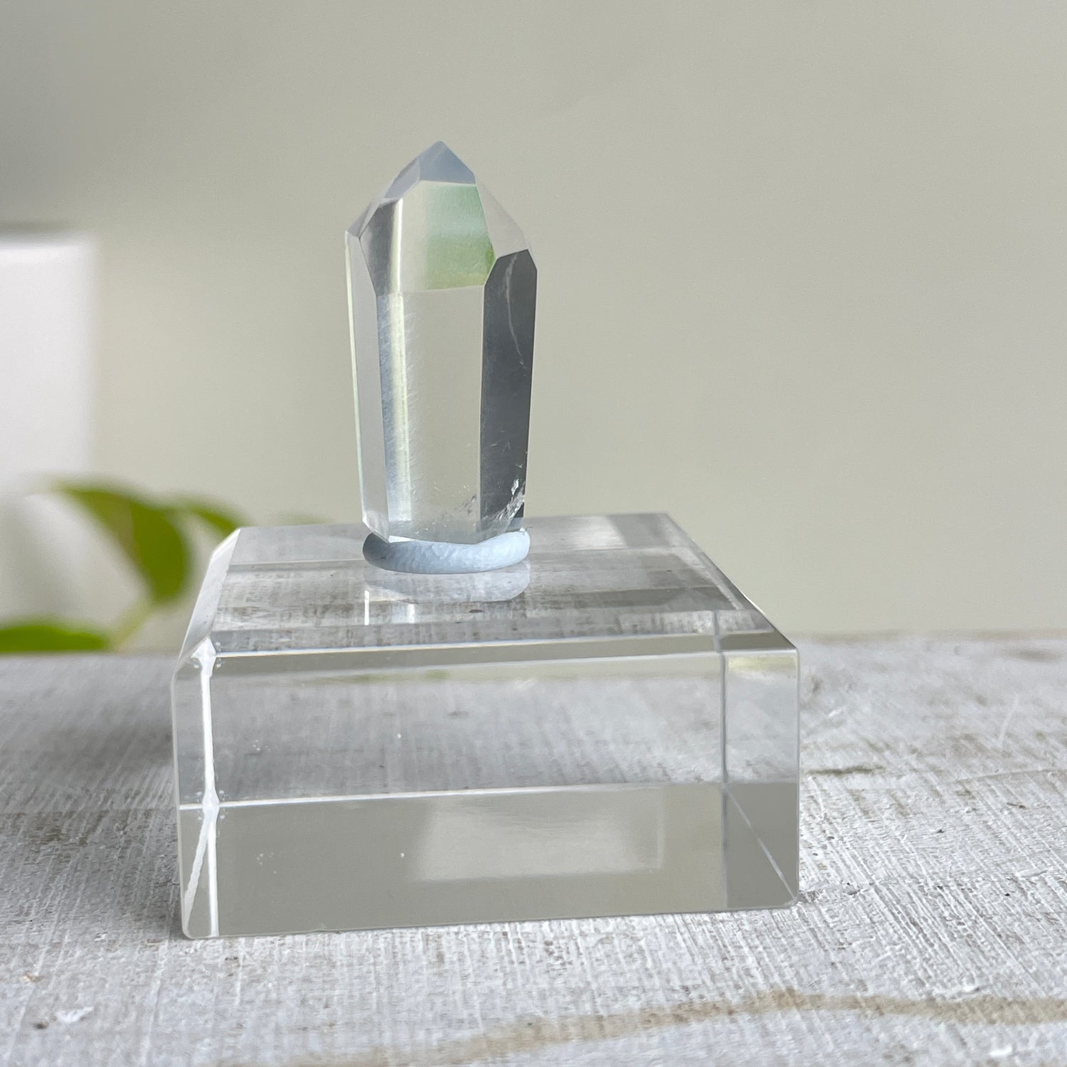 Phantom Quartz Generator Med