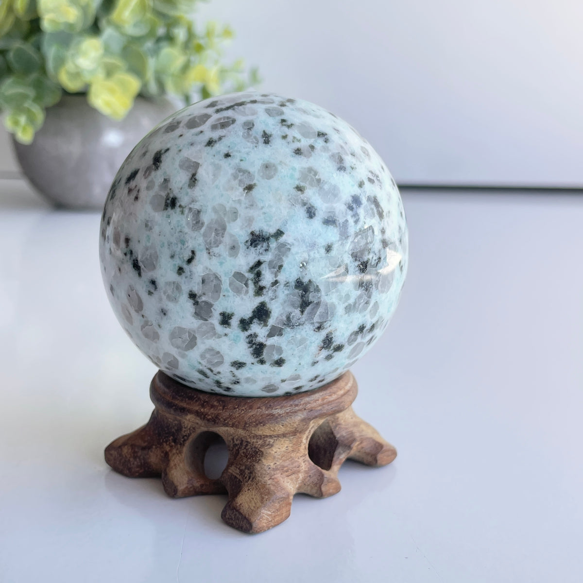 Kiwi Jasper Sphere 6.2cm