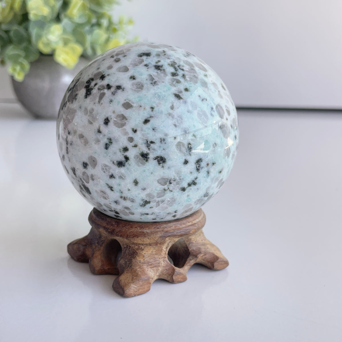 Kiwi Jasper Sphere 6.5cm