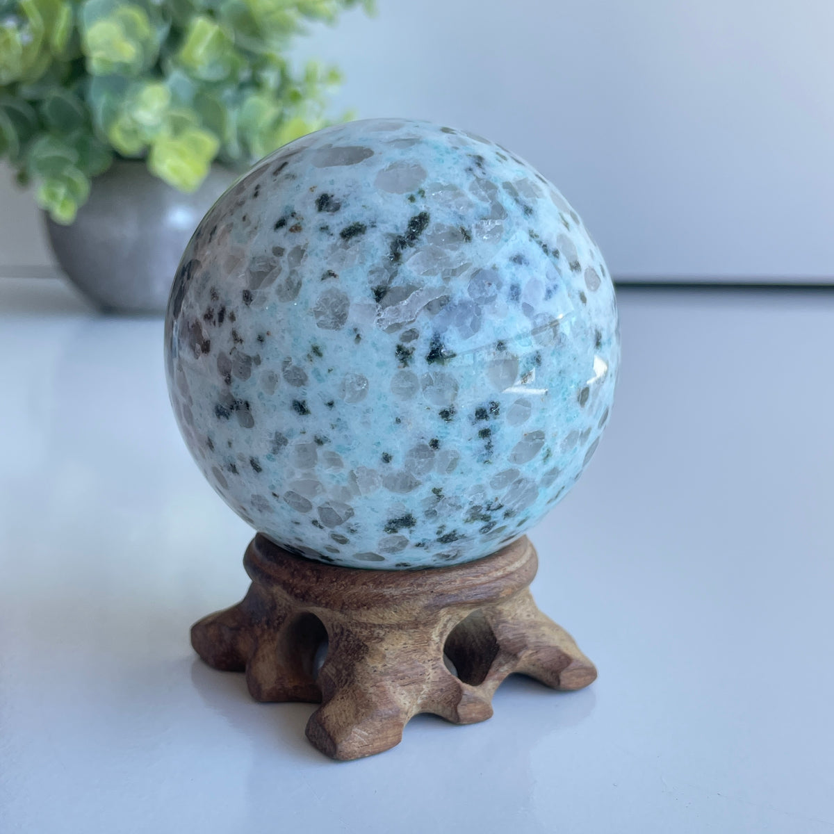 Kiwi Jasper Sphere 6.5cm