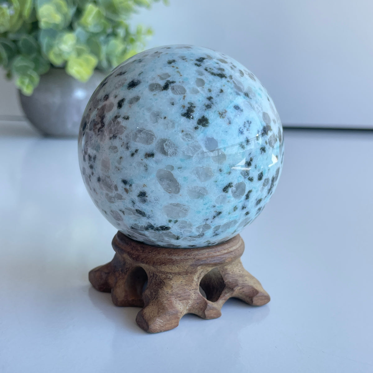 Kiwi Jasper Sphere 6.5cm