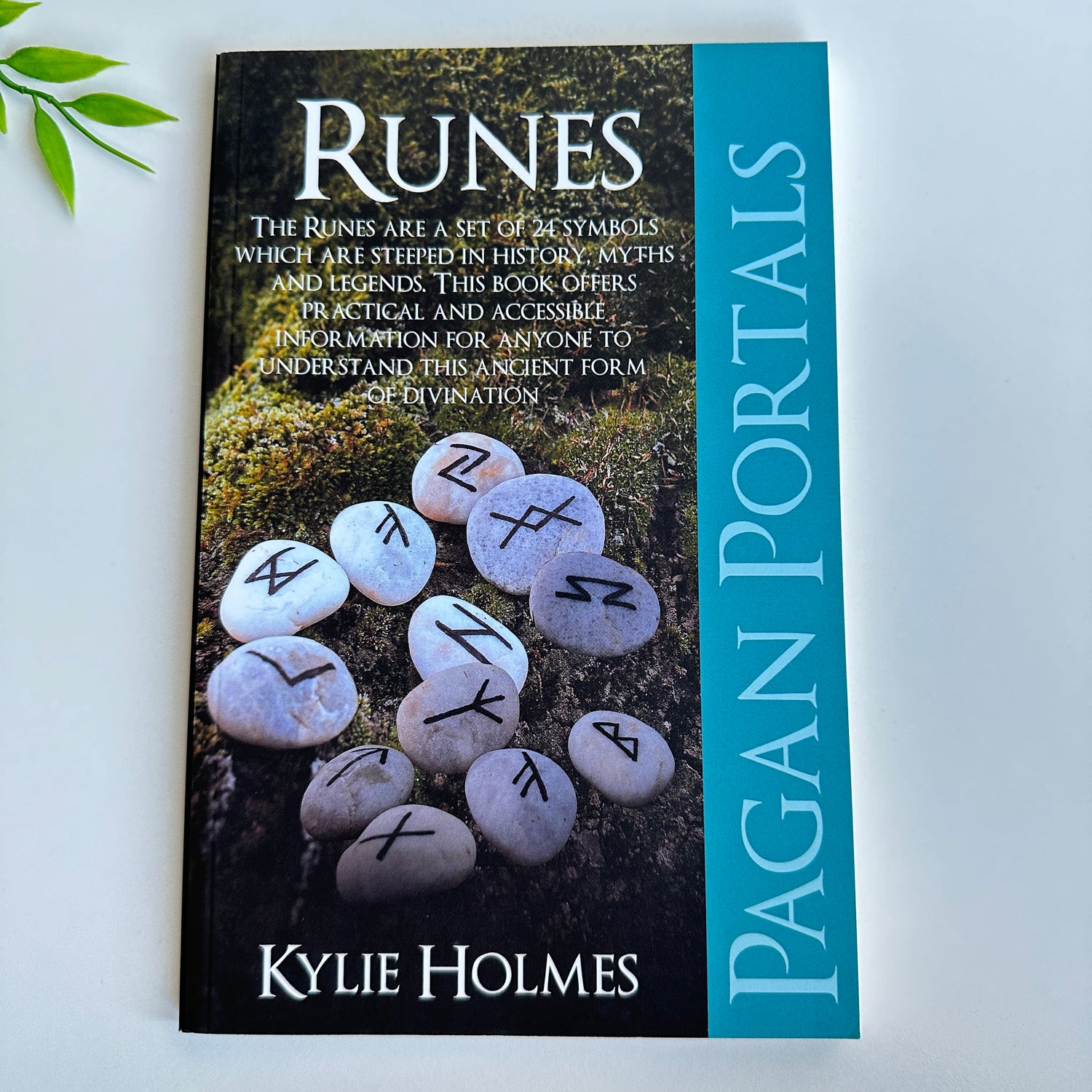 Pagan Portals: Runes Kylie Holmes