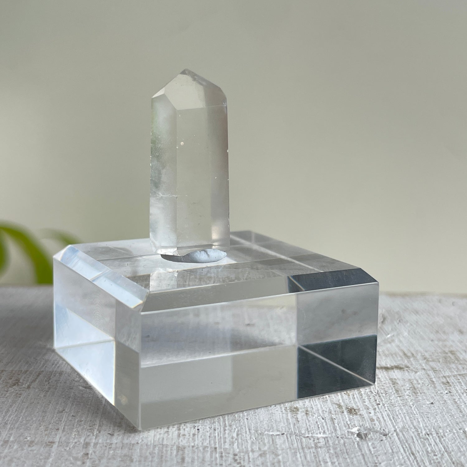 Phantom Quartz Generator Med