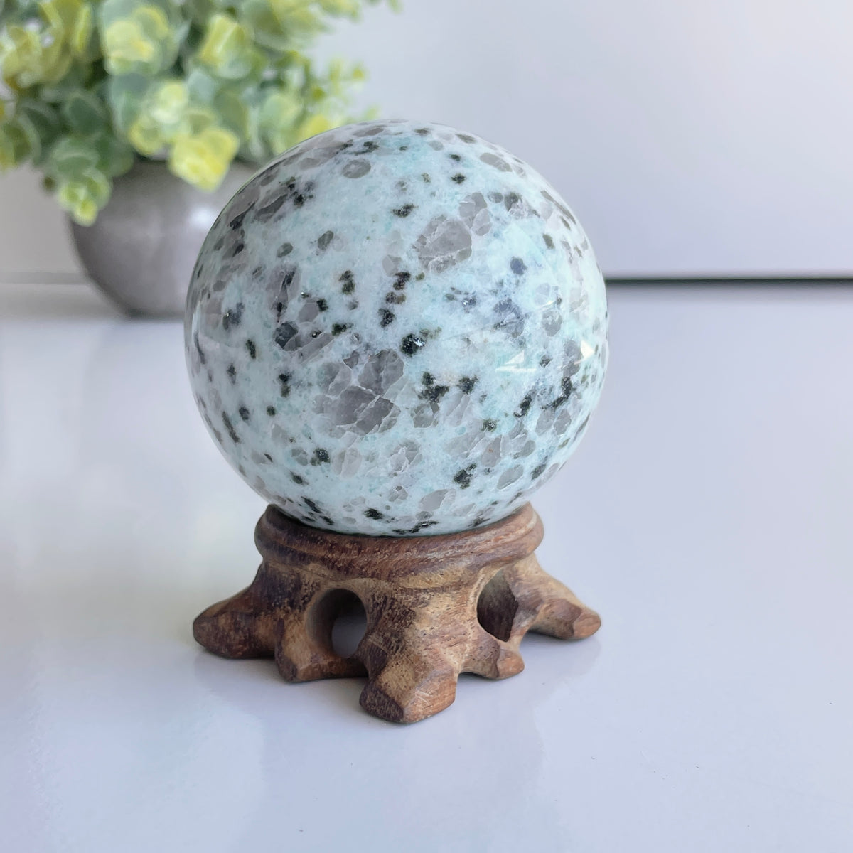 Kiwi Jasper Sphere 6.1cm