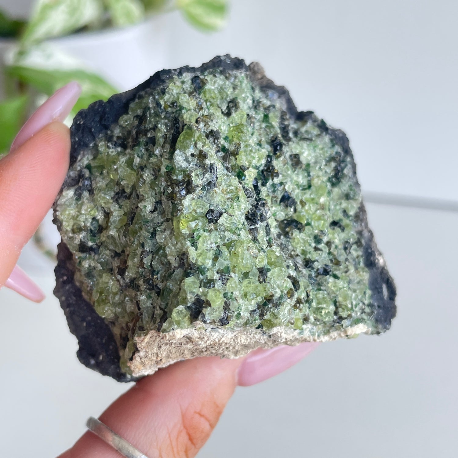 Peridot On Lava Pce 160g