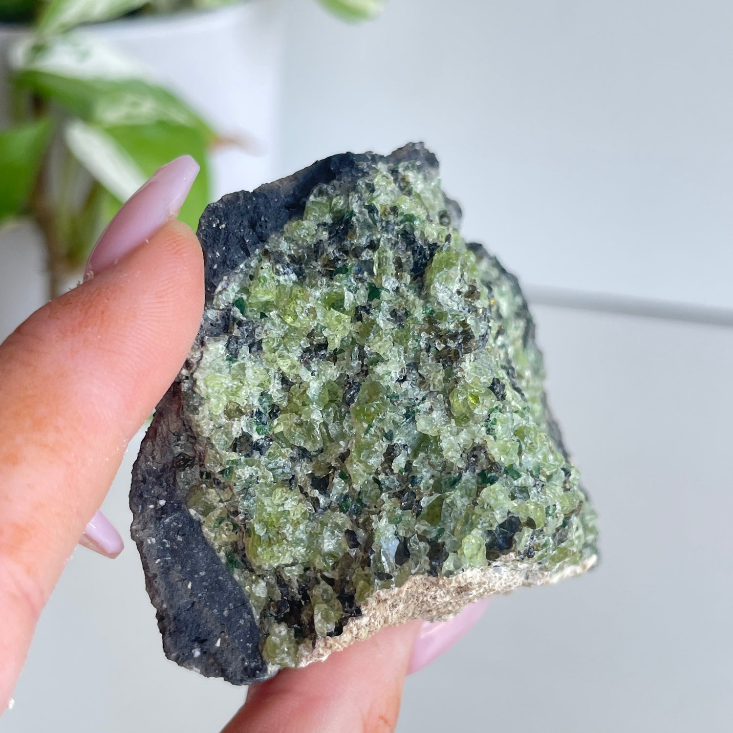 Peridot On Lava Pce 160g