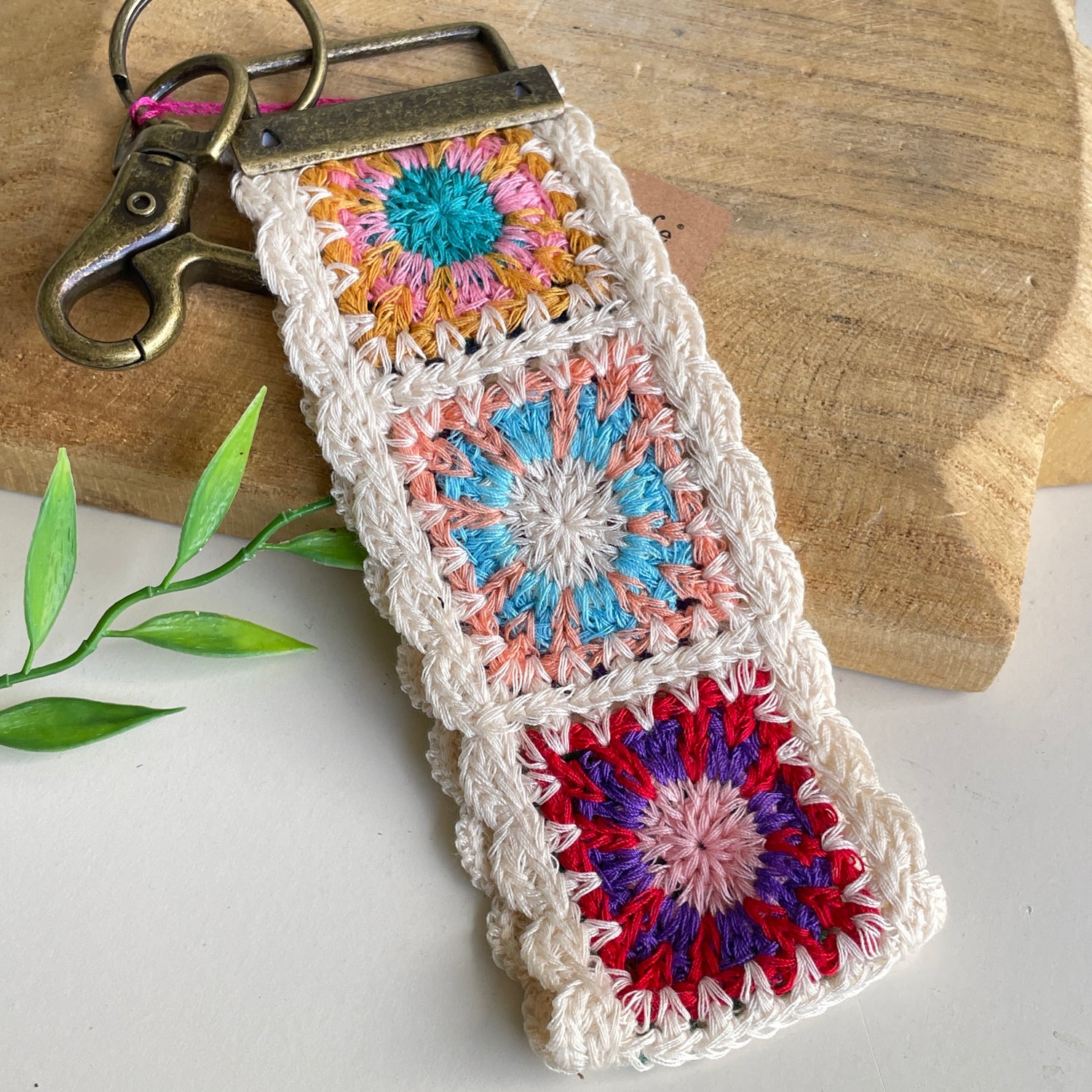 Crochet Cream Flower Key Fob MAS000156