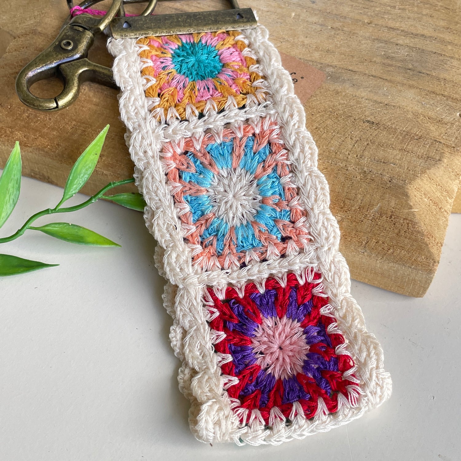 Crochet Cream Flower Key Fob MAS000156
