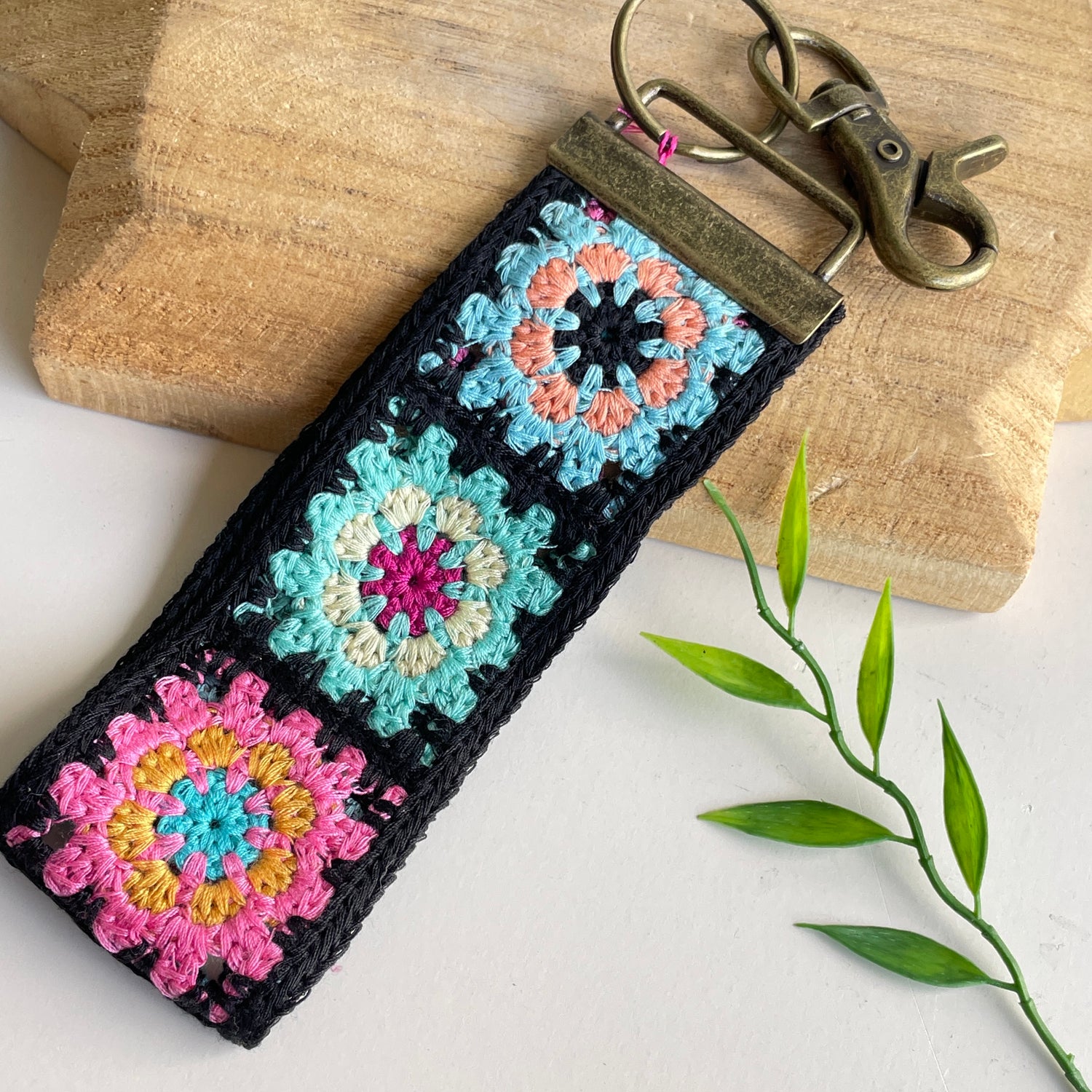 Crochet Black Flower Key Fob MAS000155