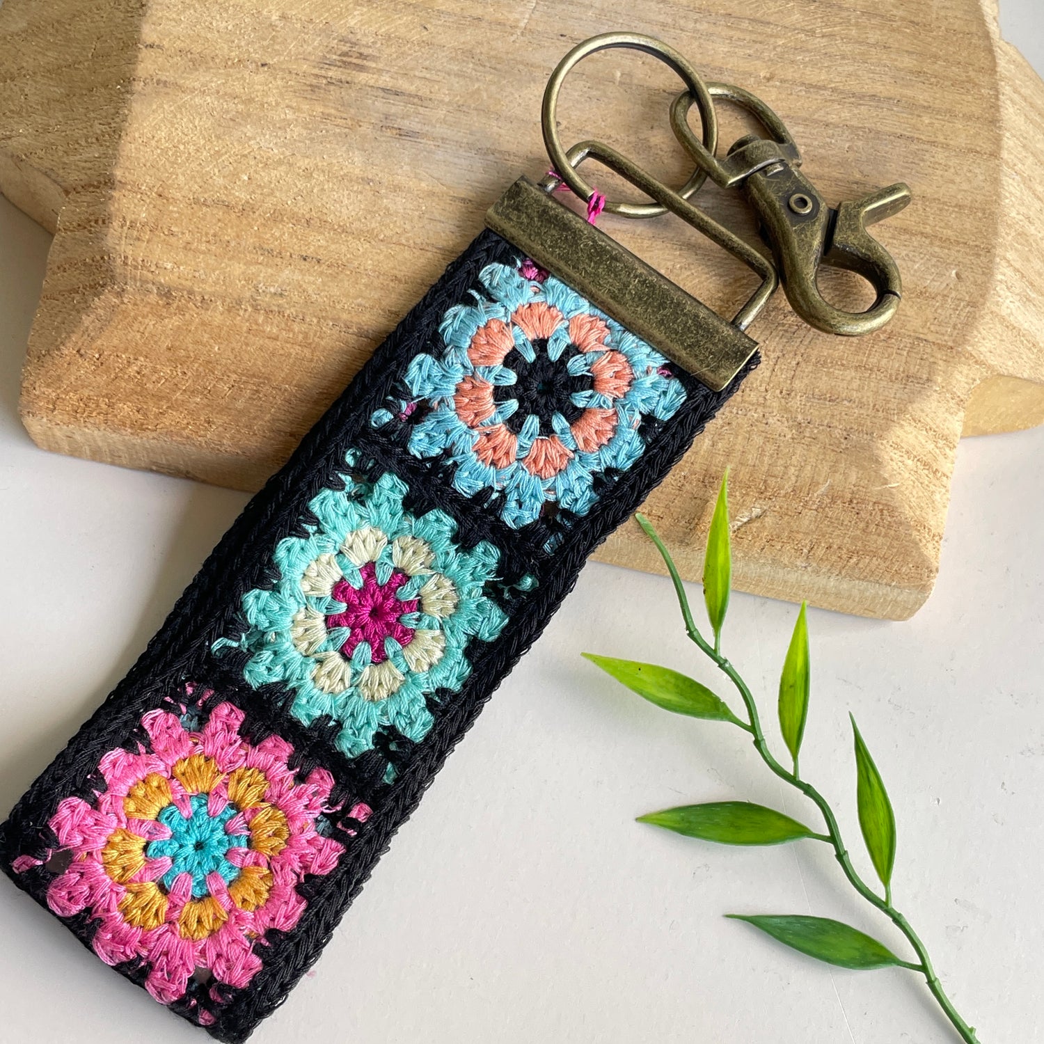 Crochet Black Flower Key Fob MAS000155