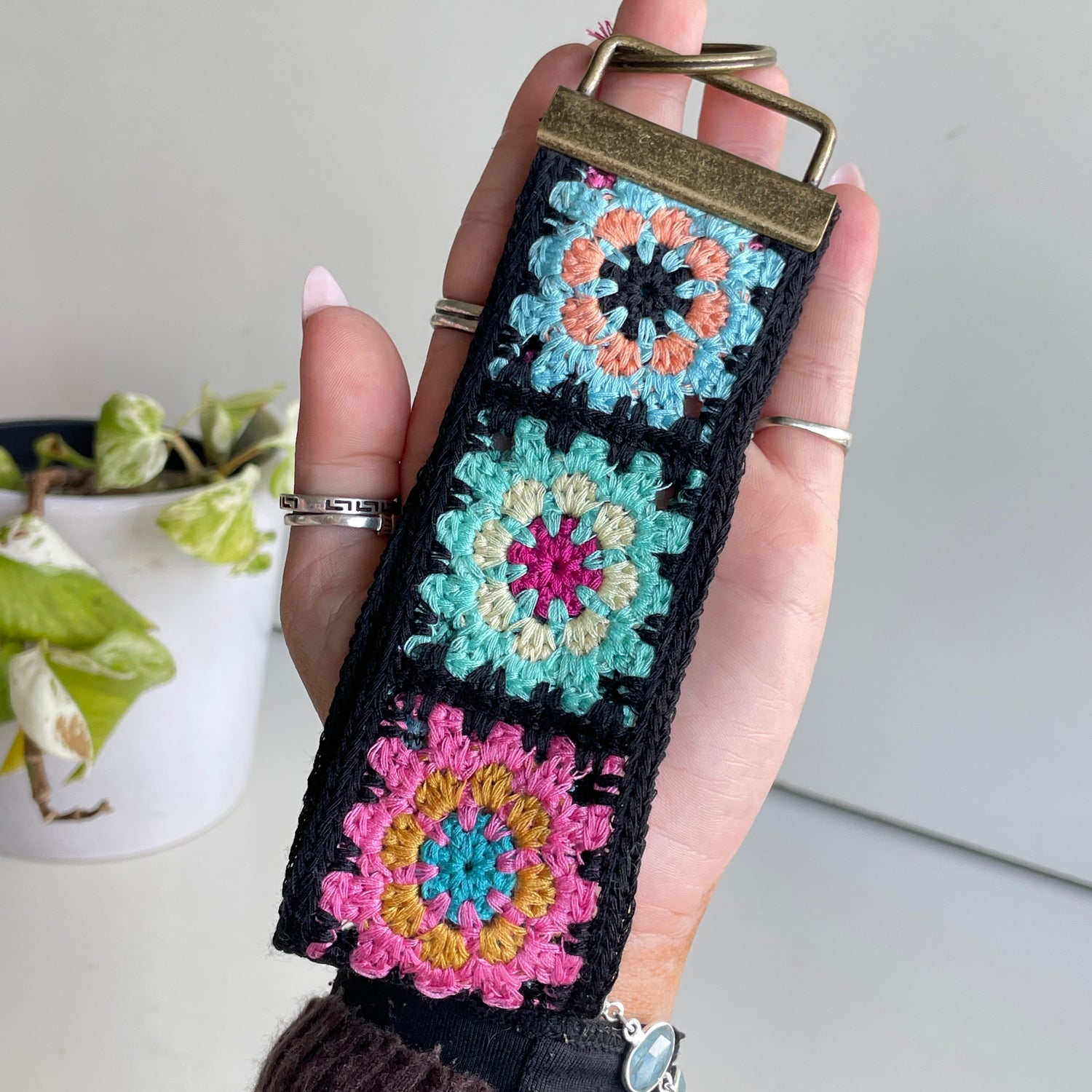 Crochet Black Flower Key Fob MAS000155