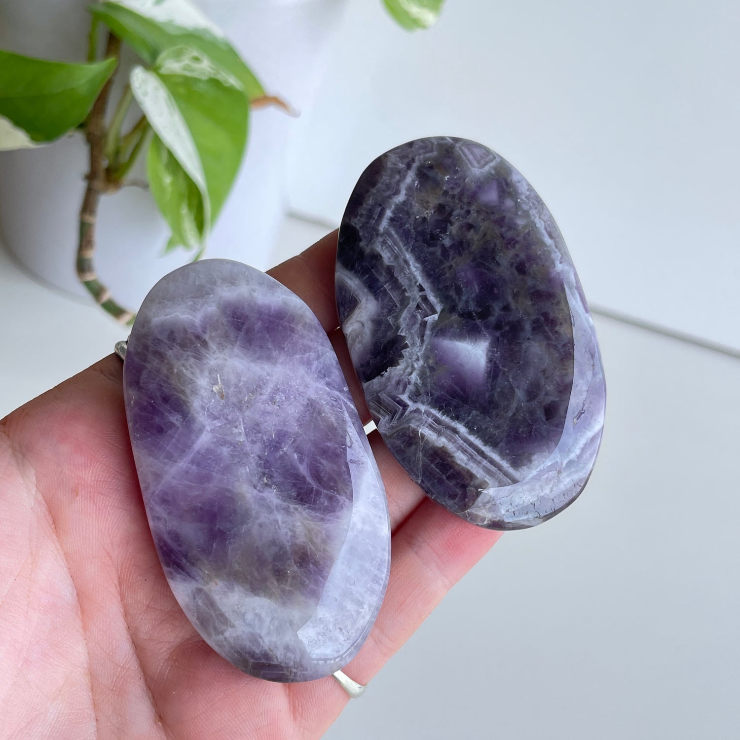 Chevron Amethyst Palmstone Med