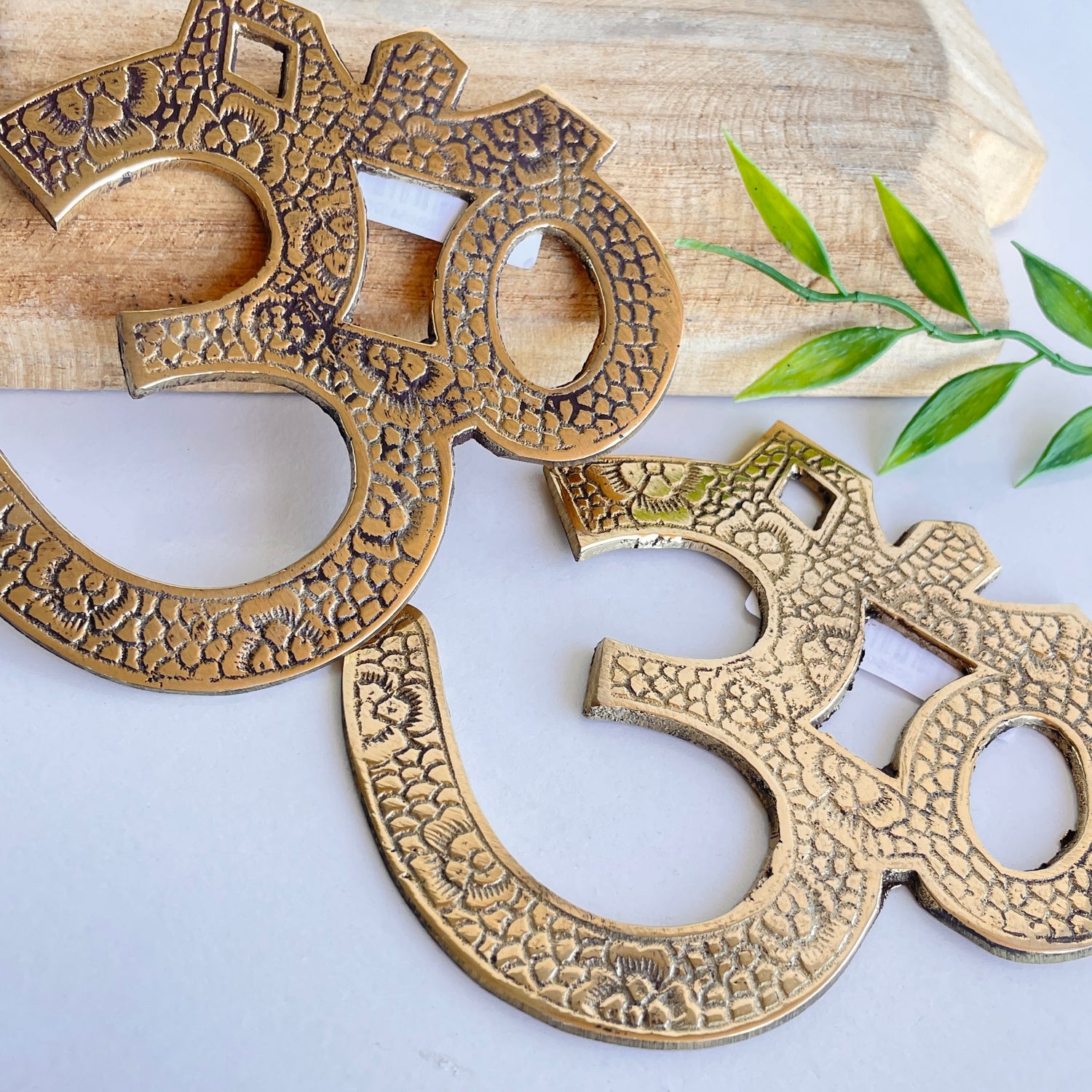 Brass om Symbol Engraved RT02
