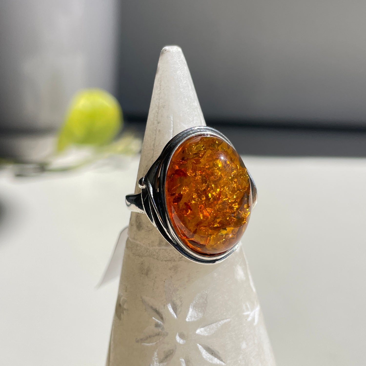 Amber Oval Leaf Ring Sz8