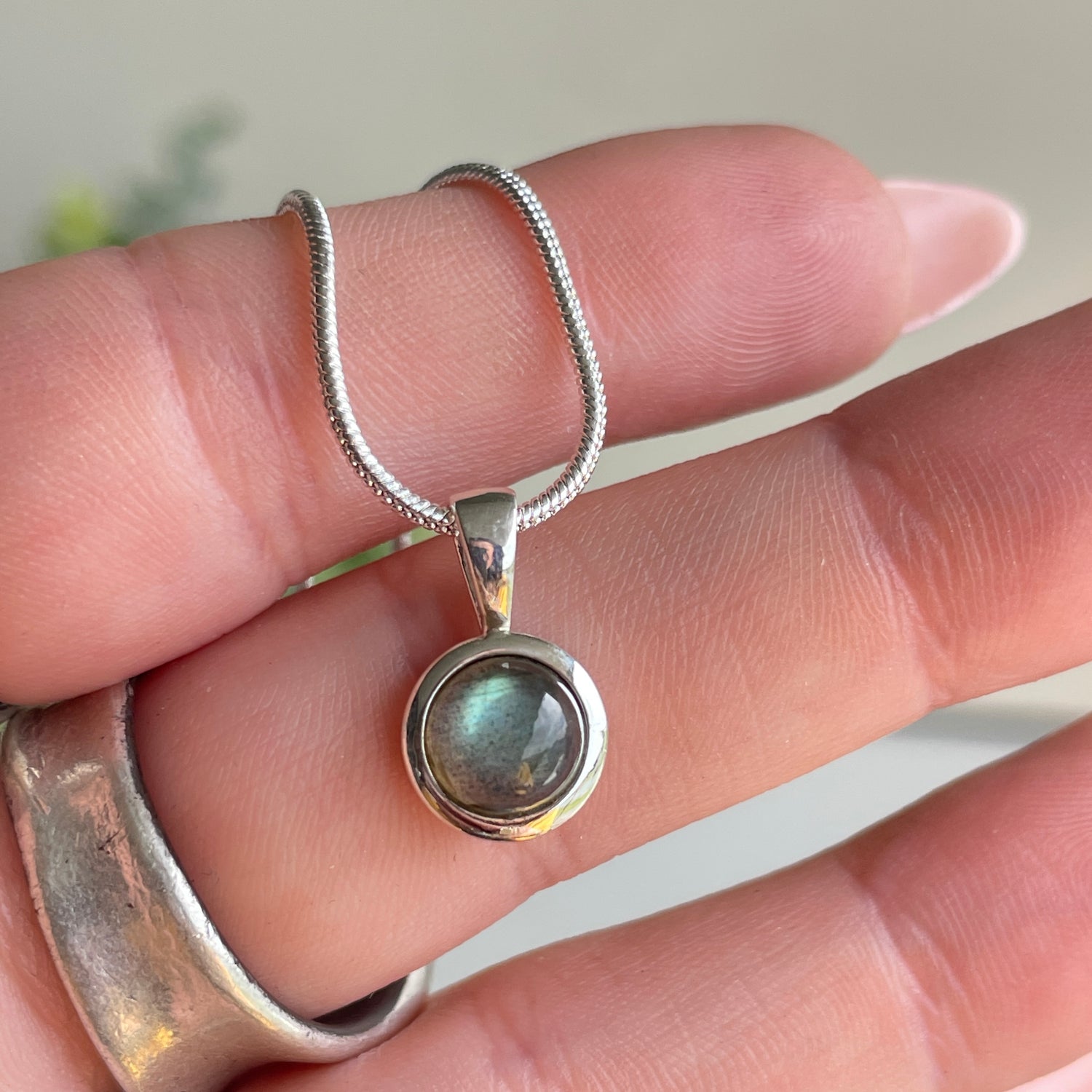 Labradorite Round Pendant