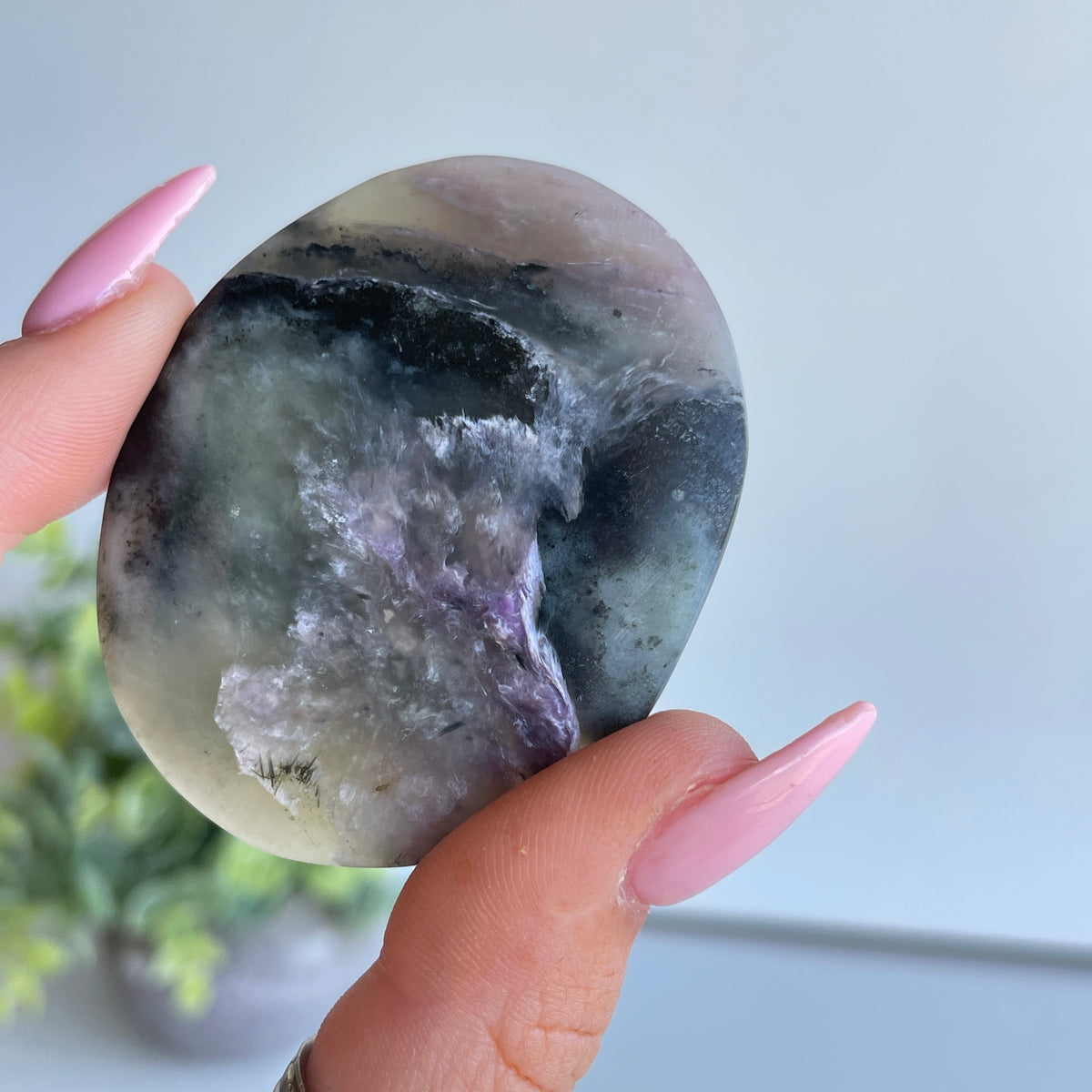Charoite Palmstone 38g