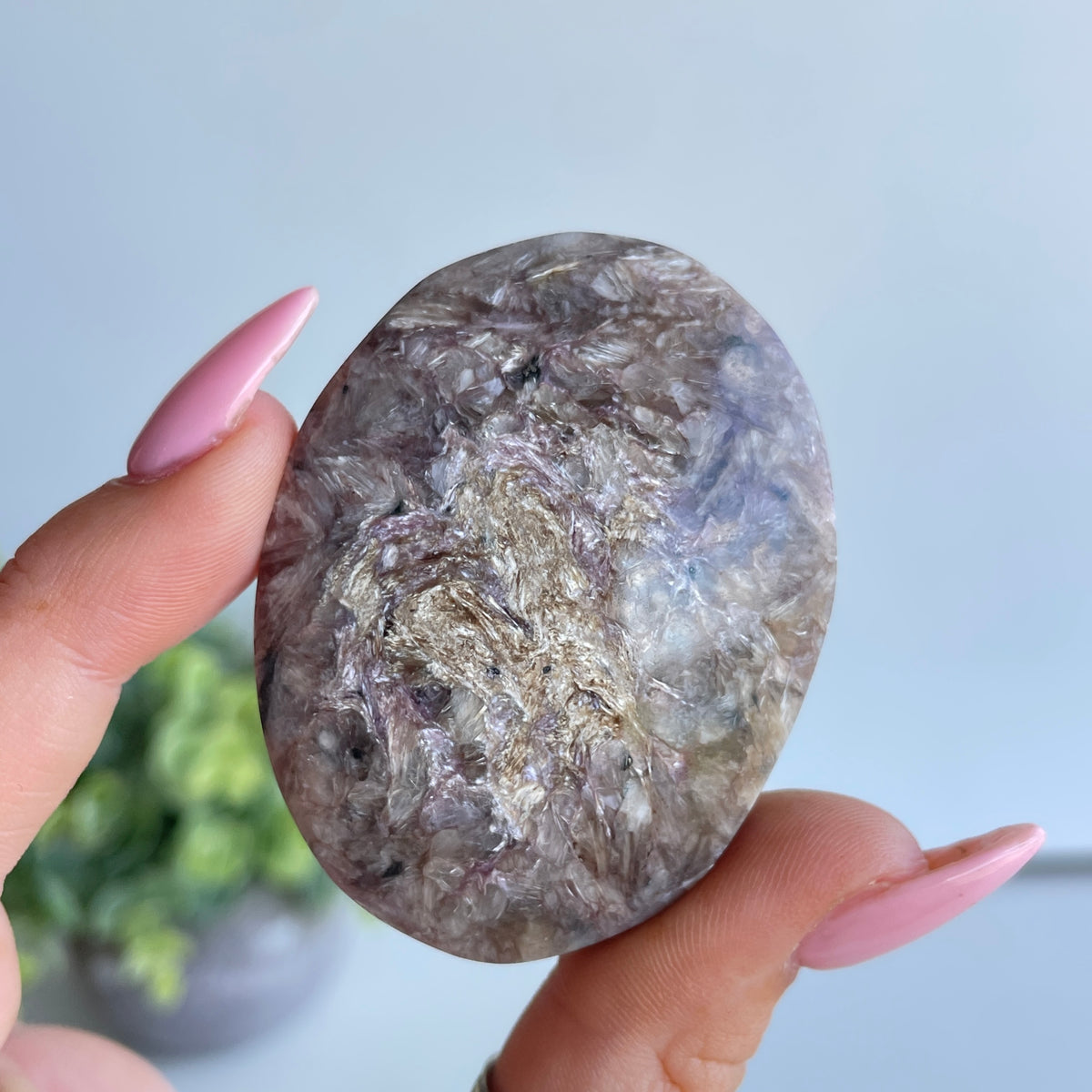 Charoite Palmstone 52g