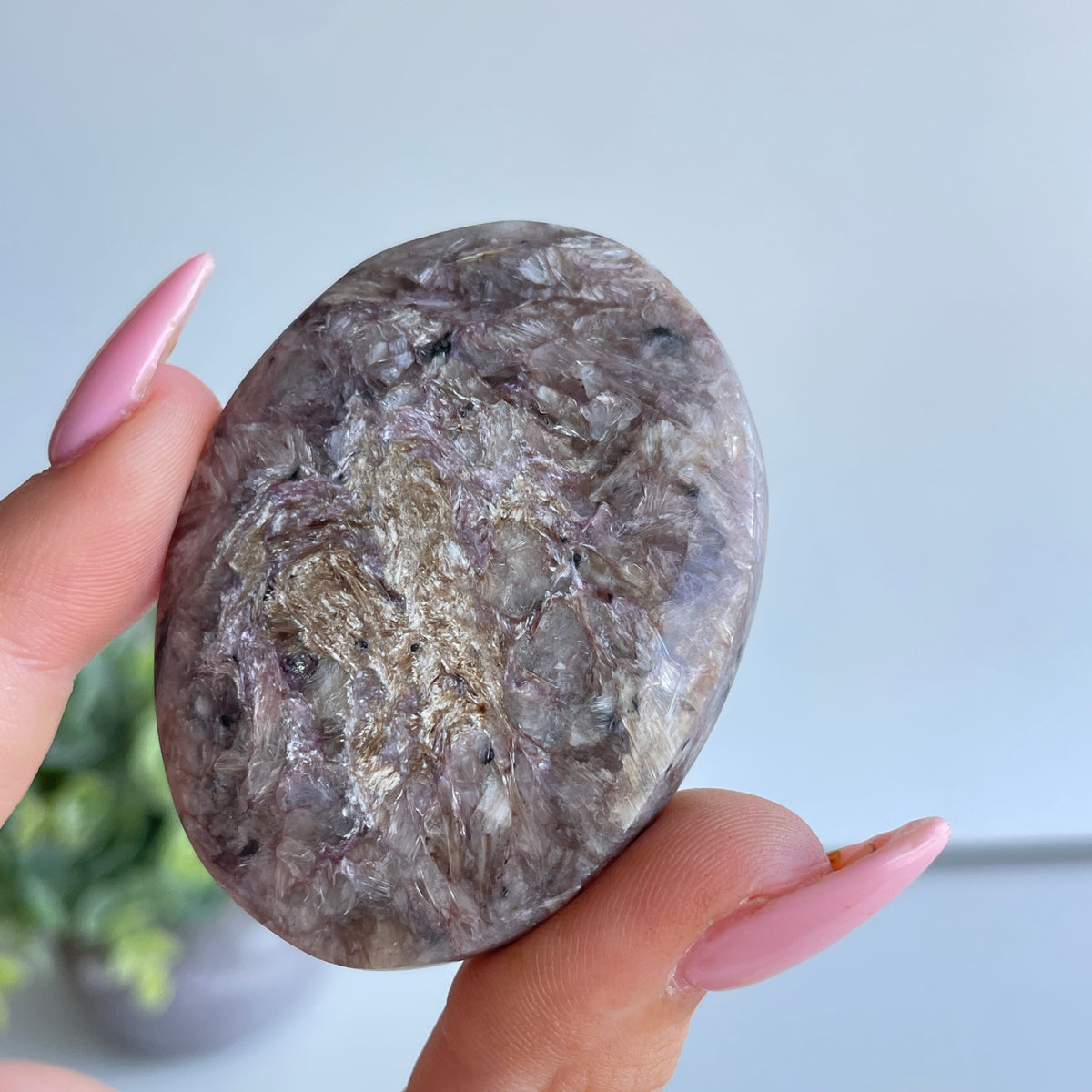 Charoite Palmstone 52g
