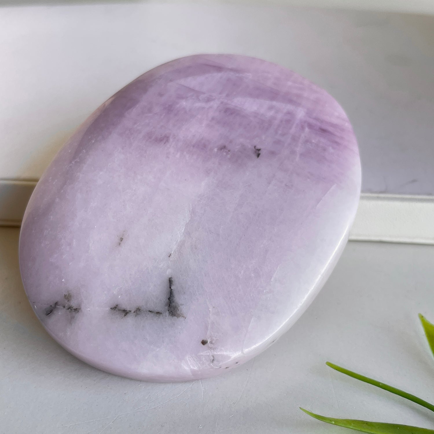 Kunzite Palmstone 140g