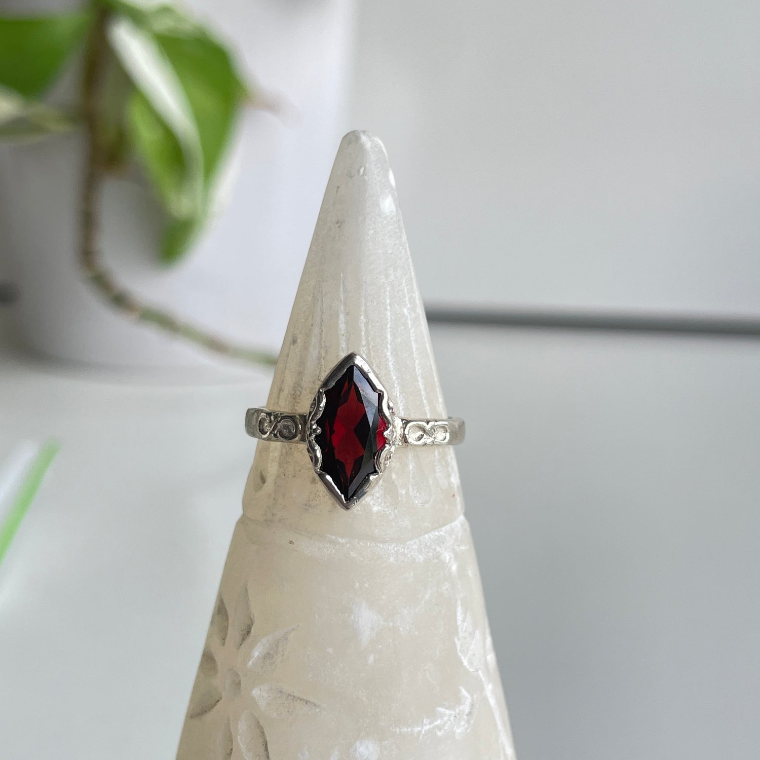 Garnet Marquise Ring Sz7.5