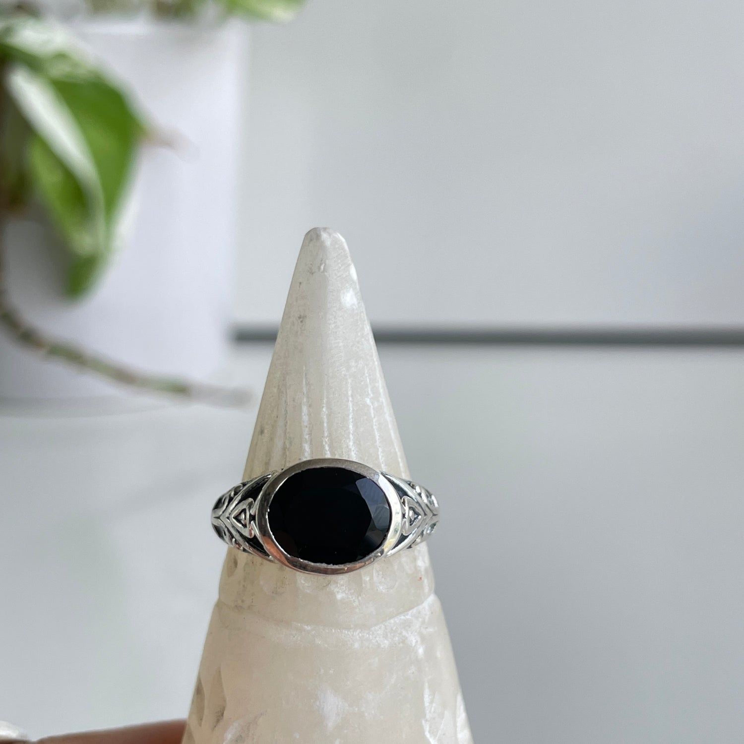 Black Onyx Oval Ring Sz8