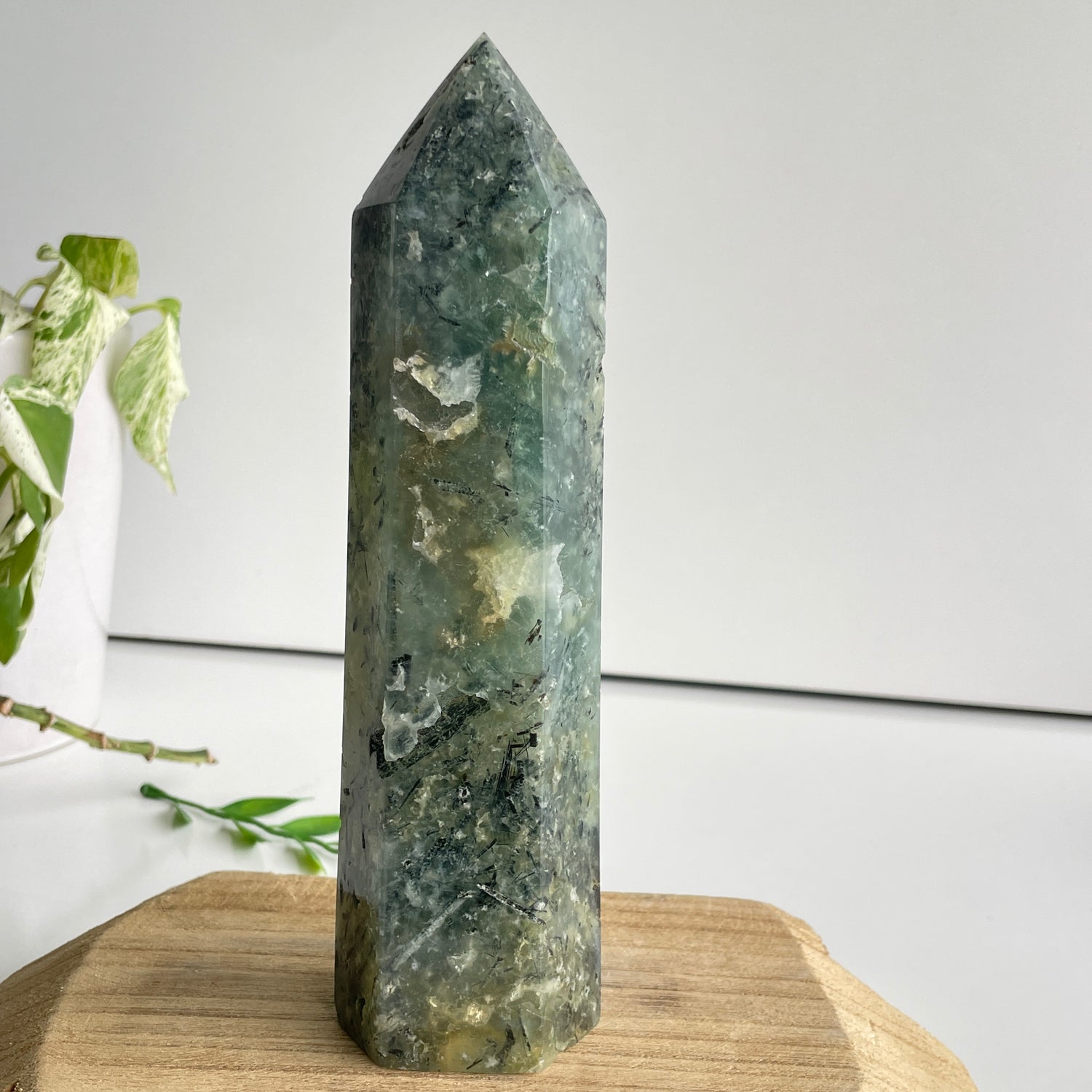Prehnite Generator 18.6cm