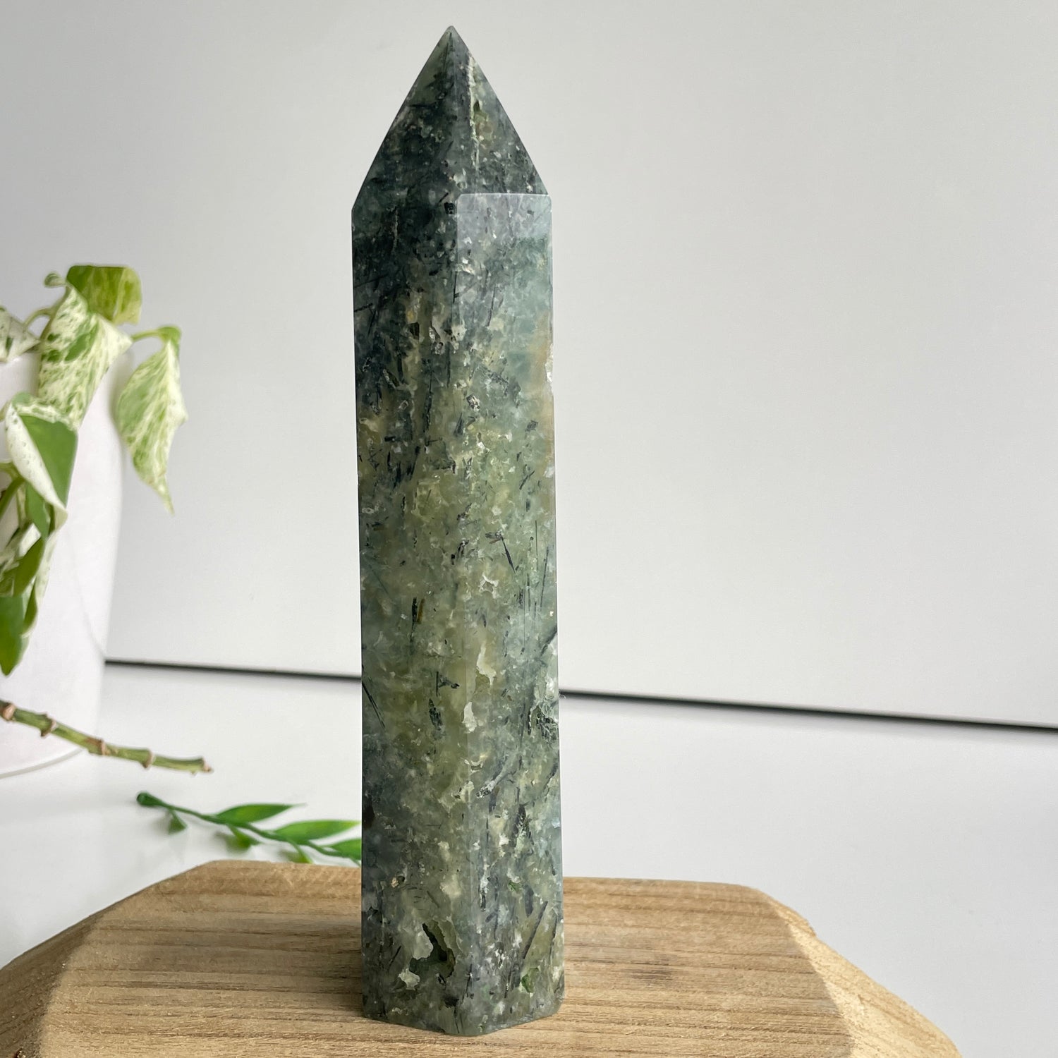 Prehnite Generator 18.6cm