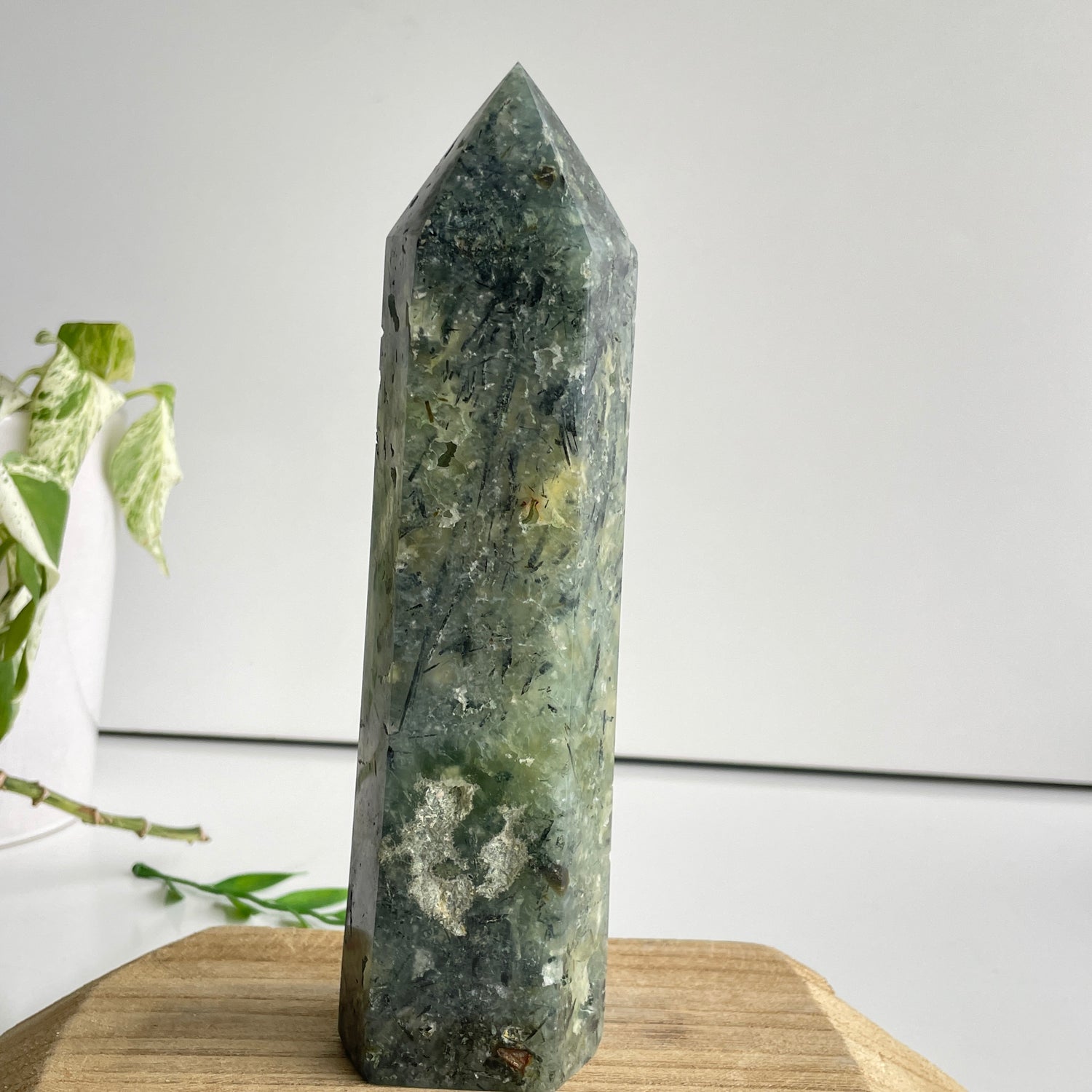 Prehnite Generator 18.6cm