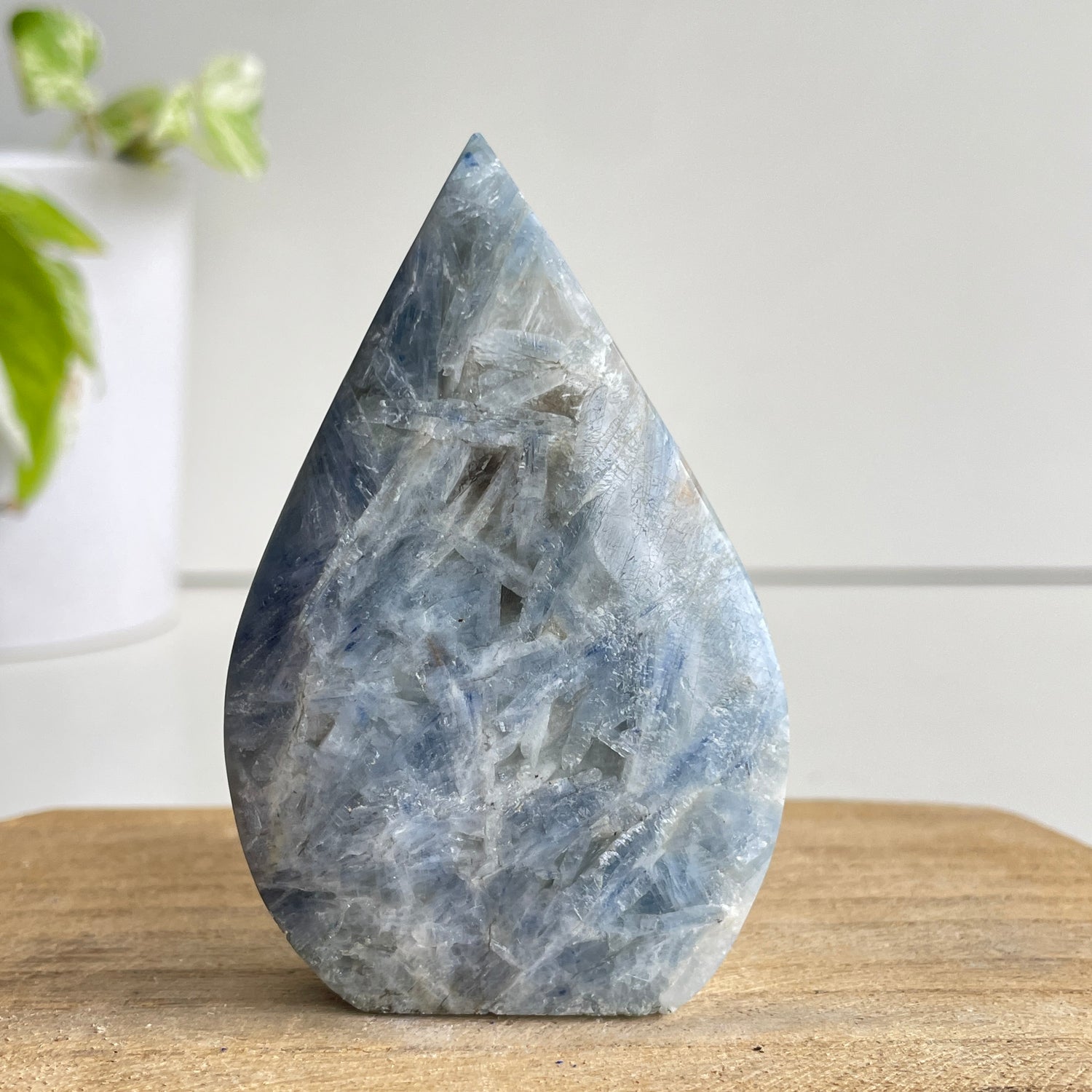 Blue Kyanite Flame 8.1cm