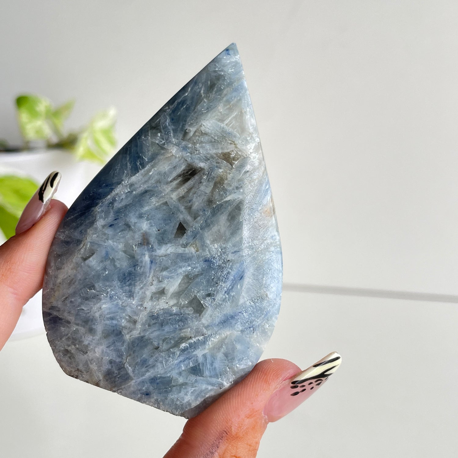 Blue Kyanite Flame 8.1cm