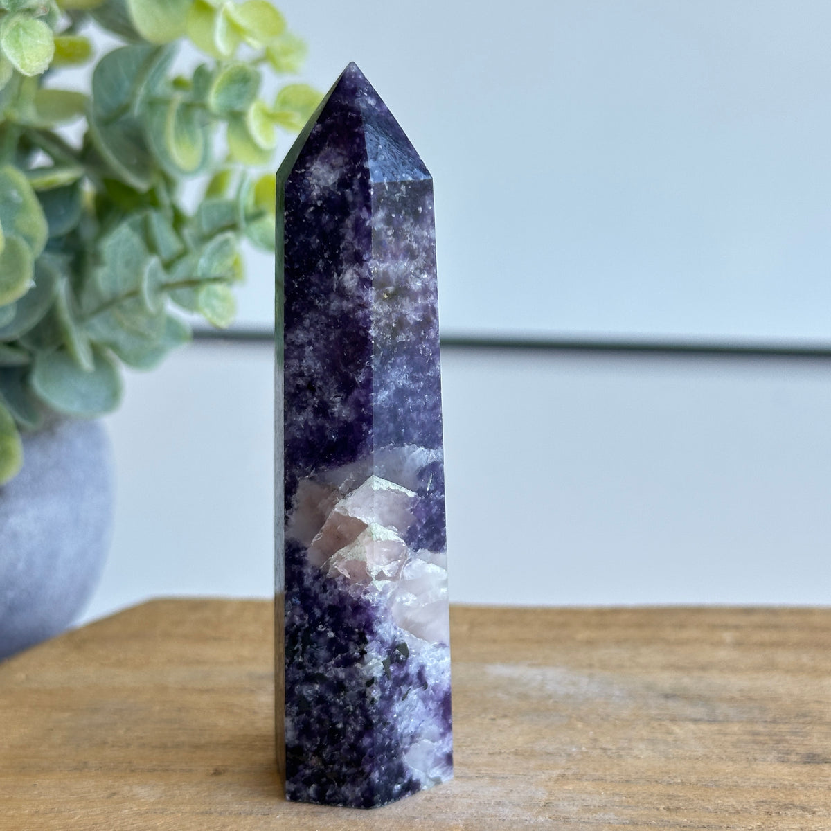 Lepidolite Generator 9.1cm