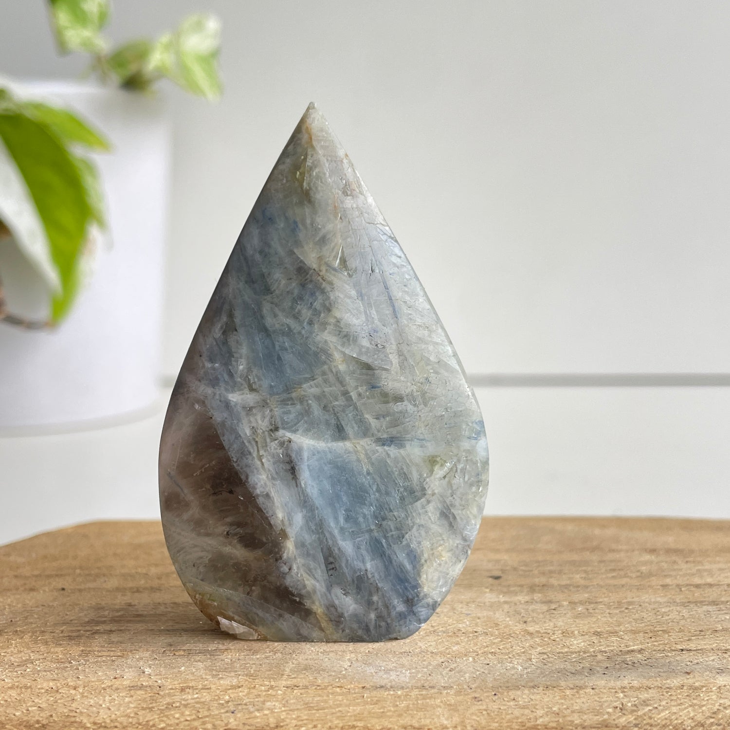 Blue Kyanite Flame 6.9cm