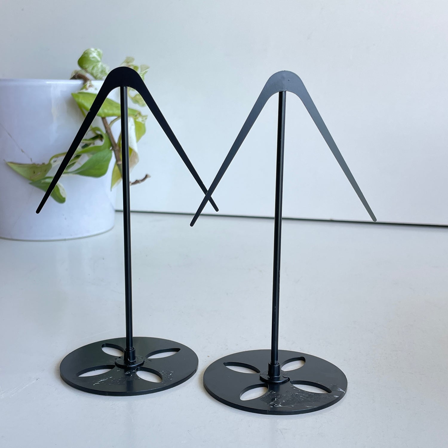 Black Metal Crystal Stand